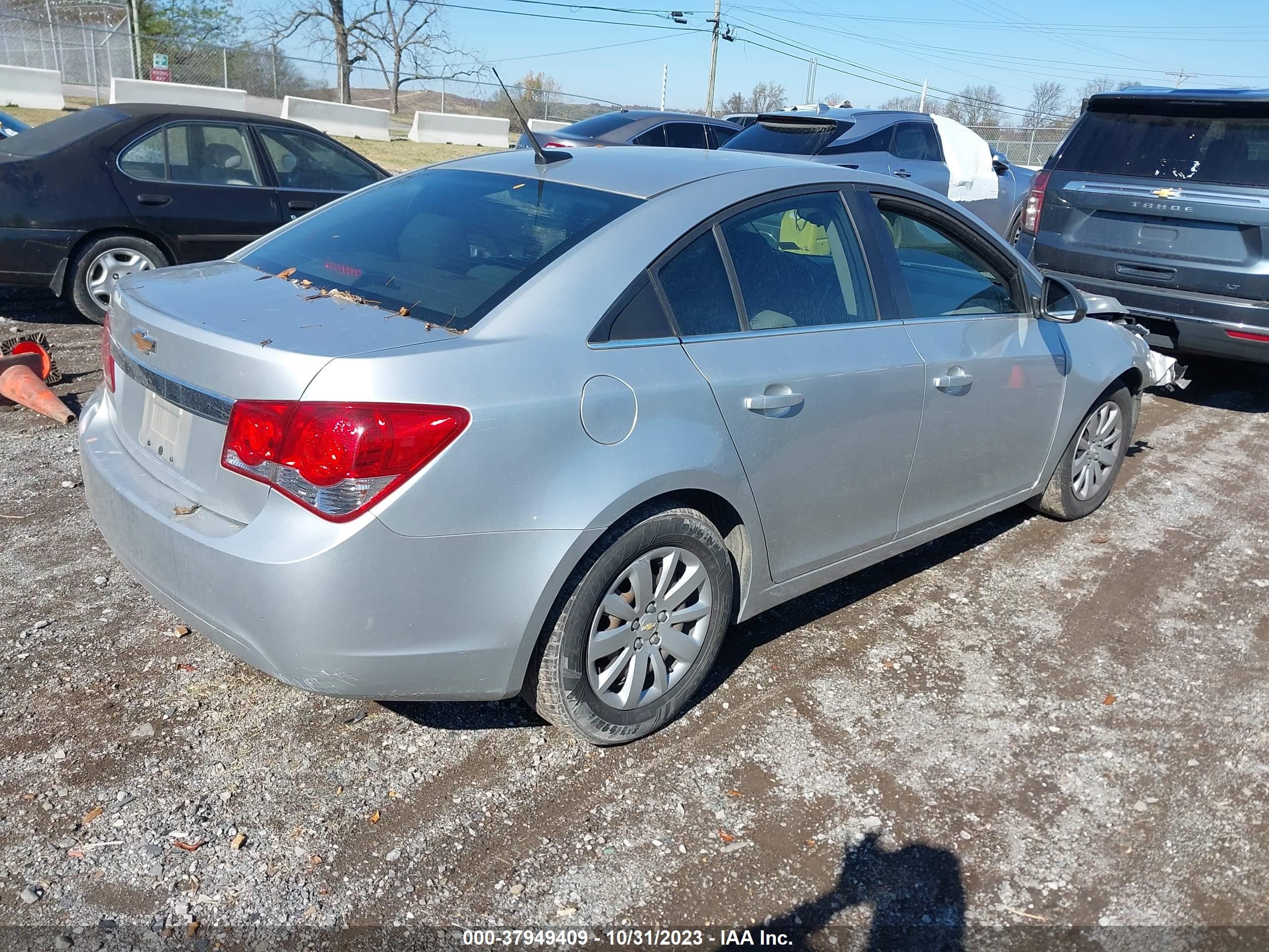 Photo 3 VIN: 1G1PC5SH3B7257503 - CHEVROLET CRUZE 