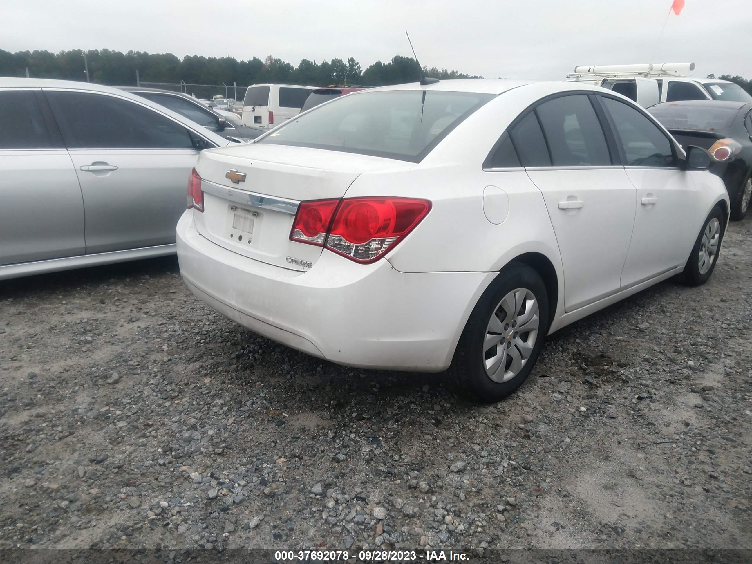 Photo 3 VIN: 1G1PC5SH3C7268826 - CHEVROLET CRUZE 