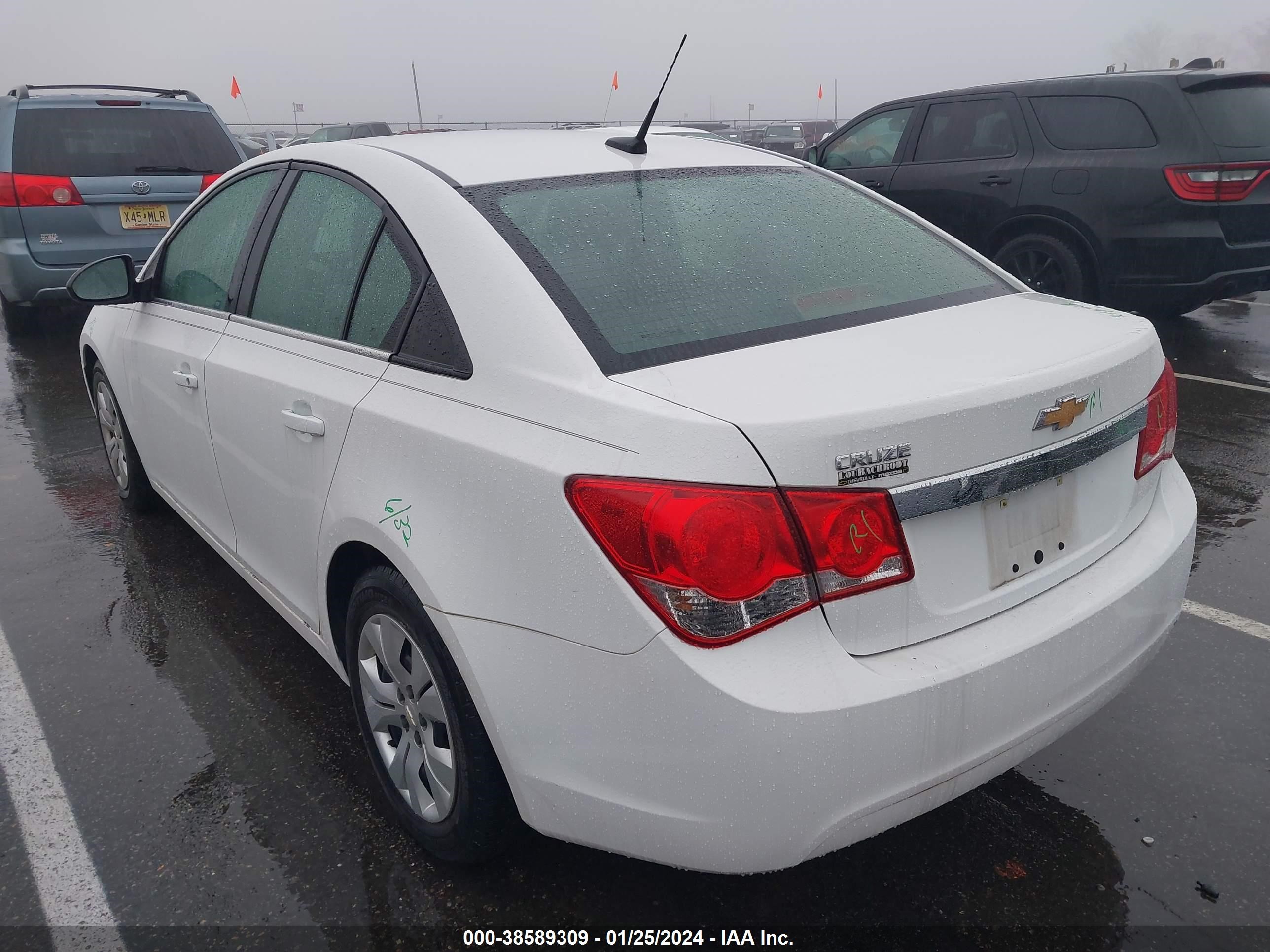 Photo 2 VIN: 1G1PC5SH3C7405053 - CHEVROLET CRUZE 