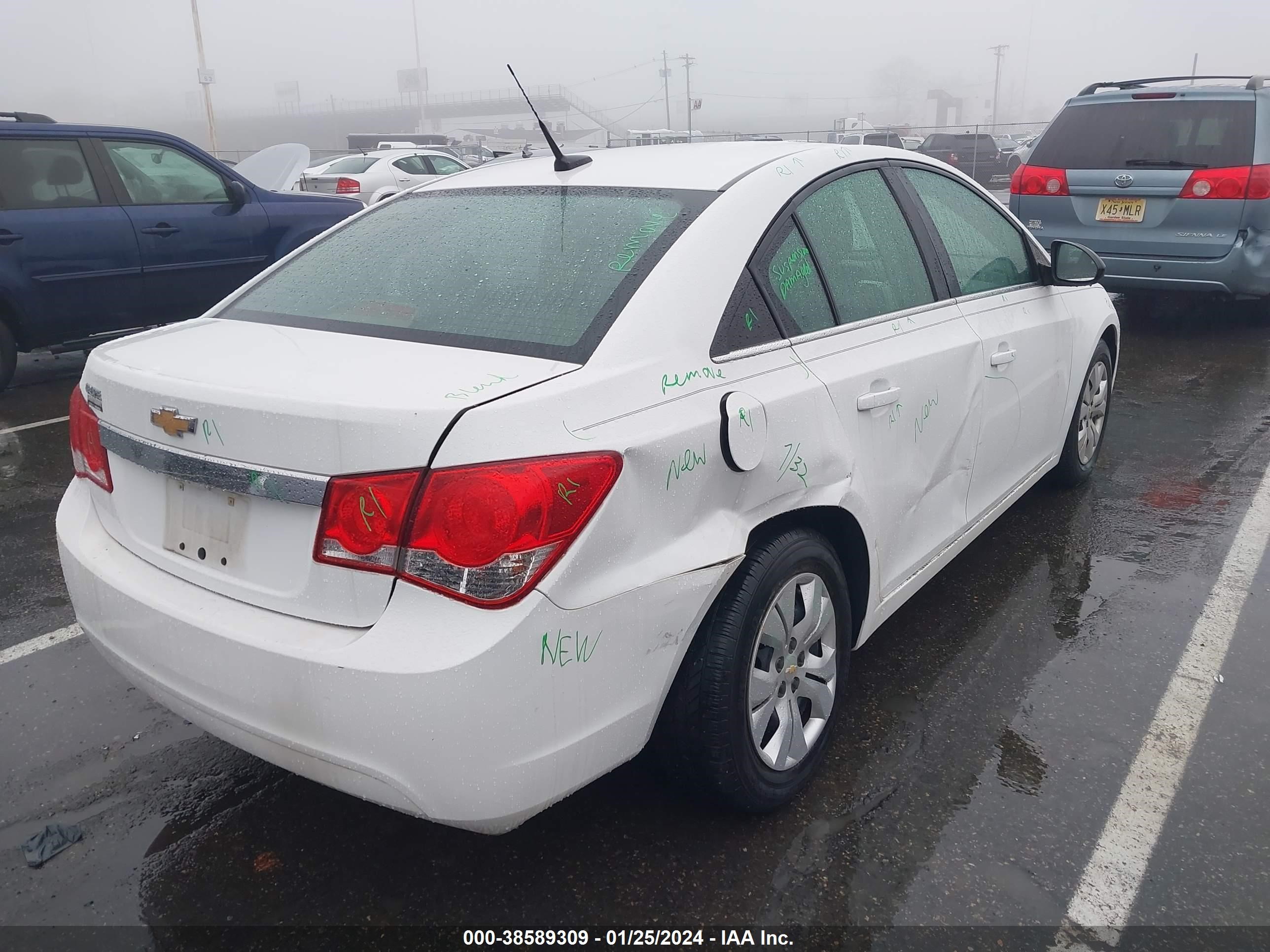 Photo 3 VIN: 1G1PC5SH3C7405053 - CHEVROLET CRUZE 