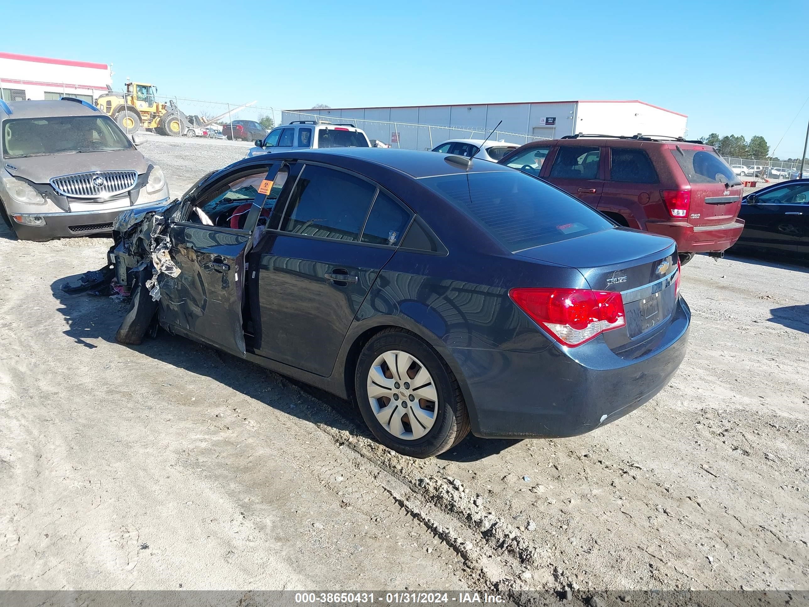 Photo 2 VIN: 1G1PC5SH3G7185029 - CHEVROLET CRUZE LIMITED 