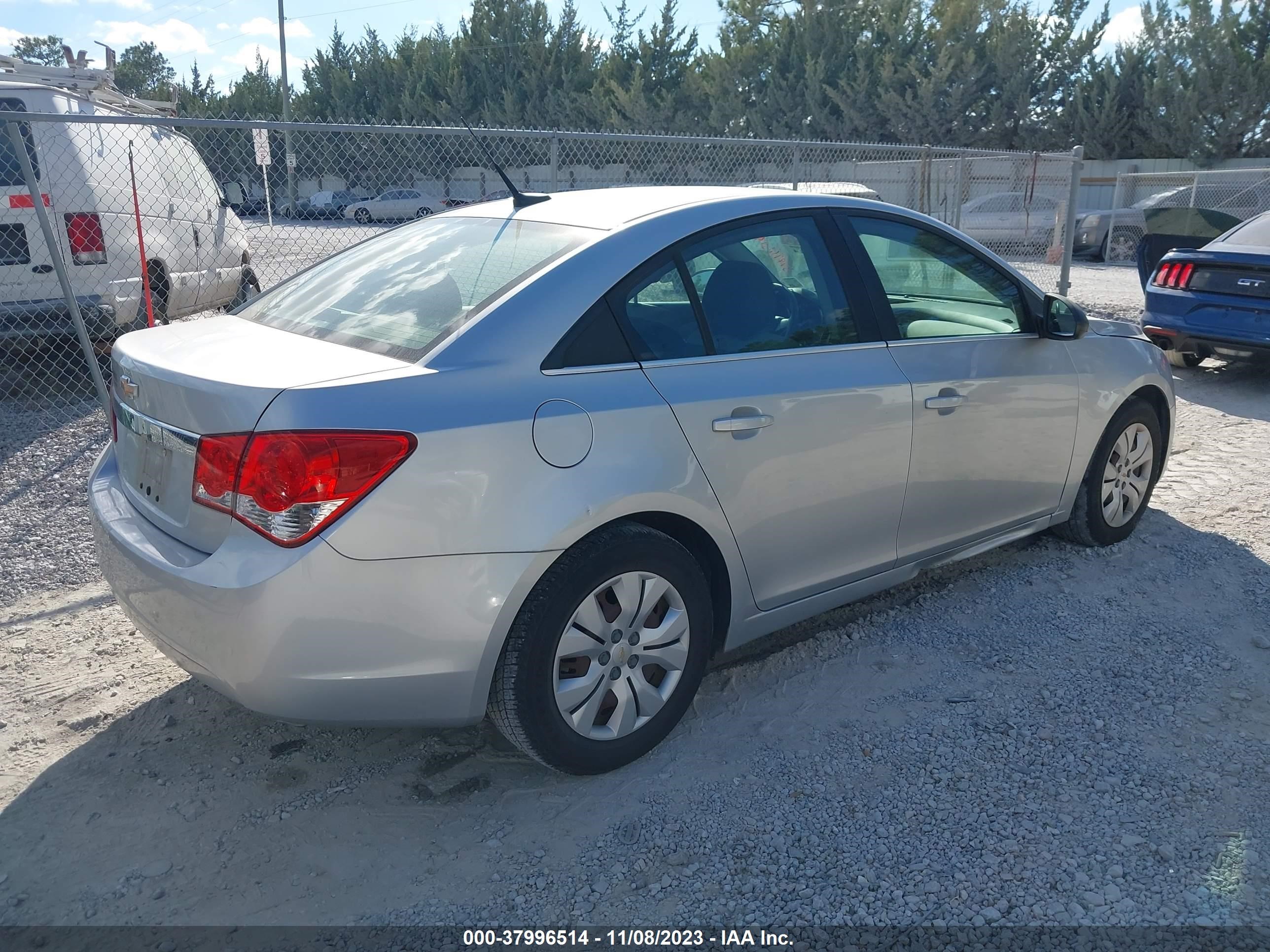 Photo 3 VIN: 1G1PC5SH6C7123862 - CHEVROLET CRUZE 