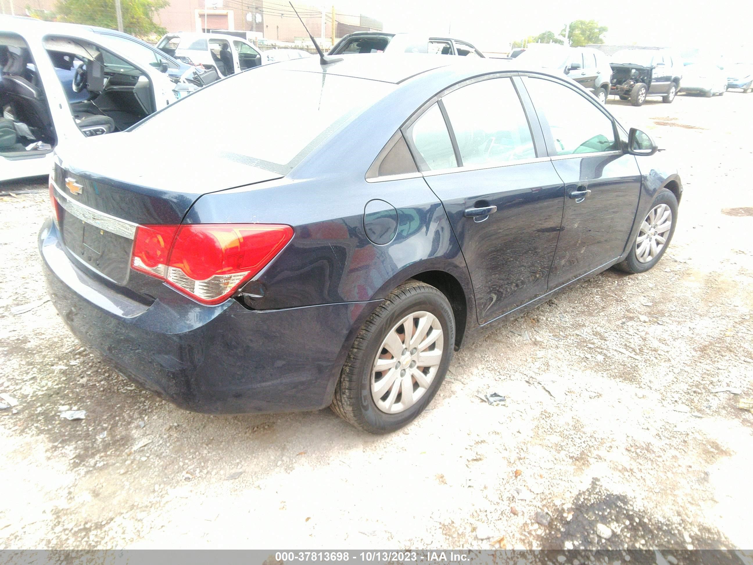 Photo 3 VIN: 1G1PC5SH8B7124607 - CHEVROLET CRUZE 