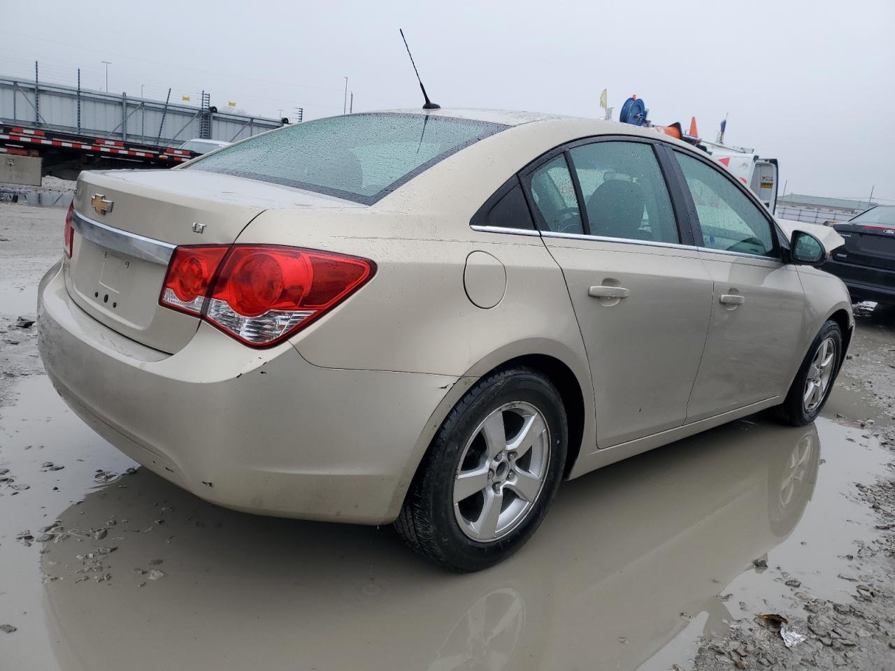 Photo 2 VIN: 1G1PE5S99B7239414 - CHEVROLET CRUZE 