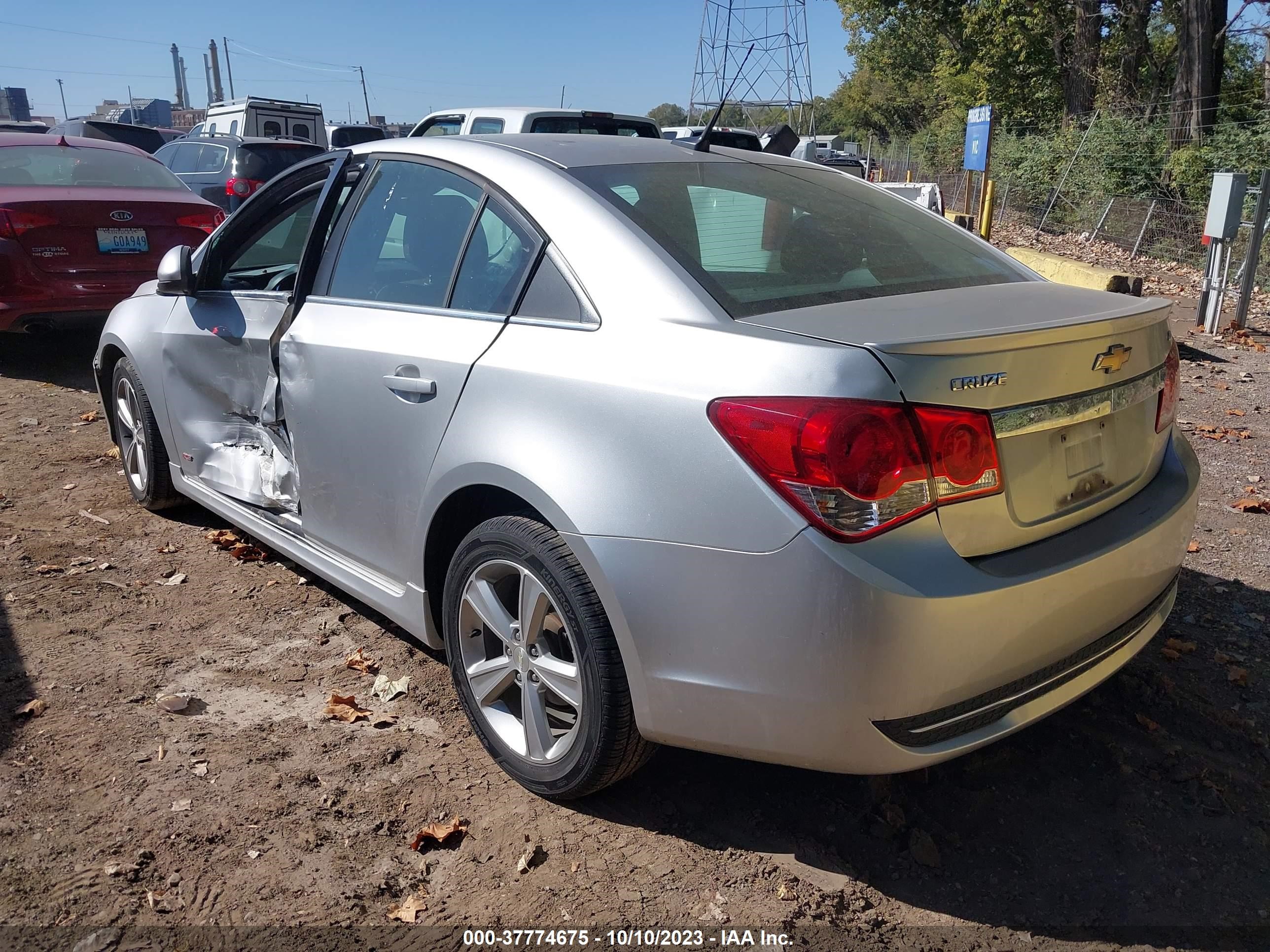 Photo 2 VIN: 1G1PE5SB4E7363677 - CHEVROLET CRUZE 