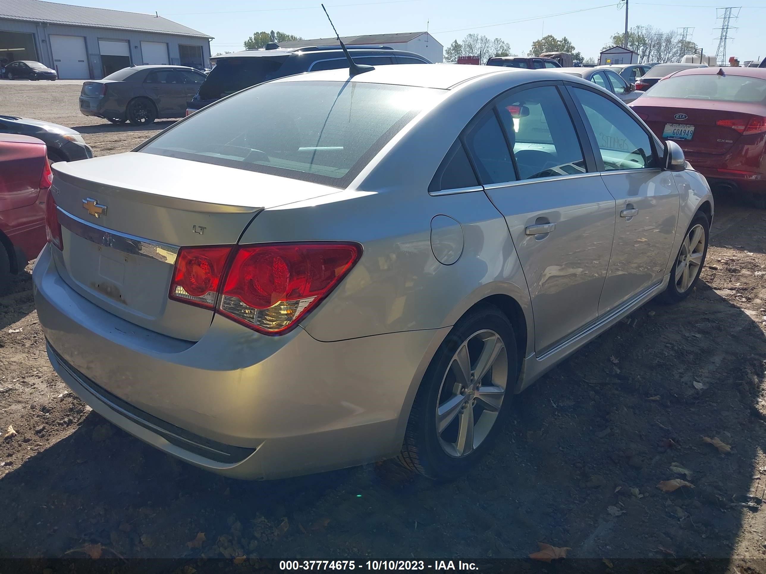 Photo 3 VIN: 1G1PE5SB4E7363677 - CHEVROLET CRUZE 