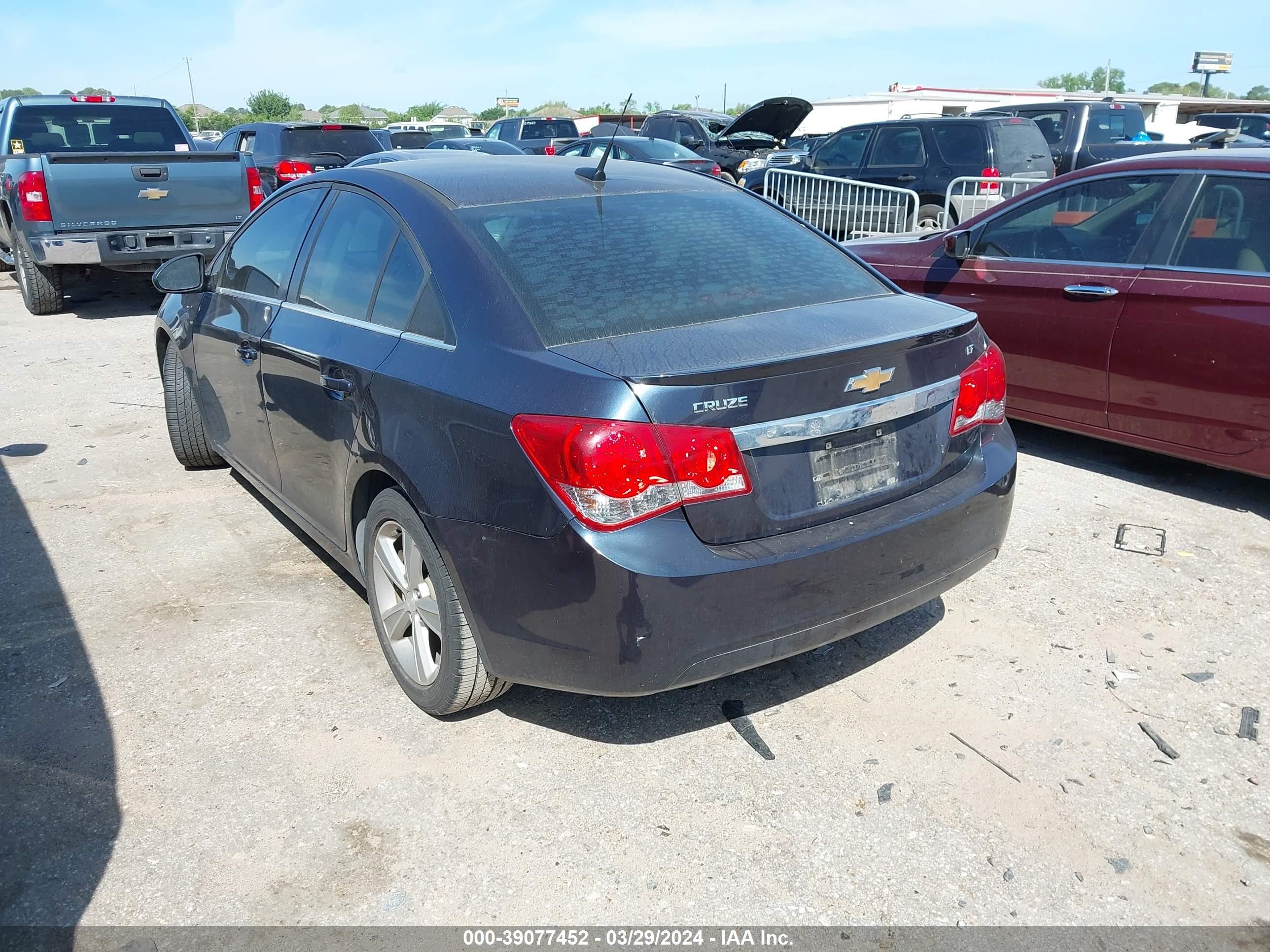 Photo 2 VIN: 1G1PE5SB6D7310963 - CHEVROLET CRUZE 