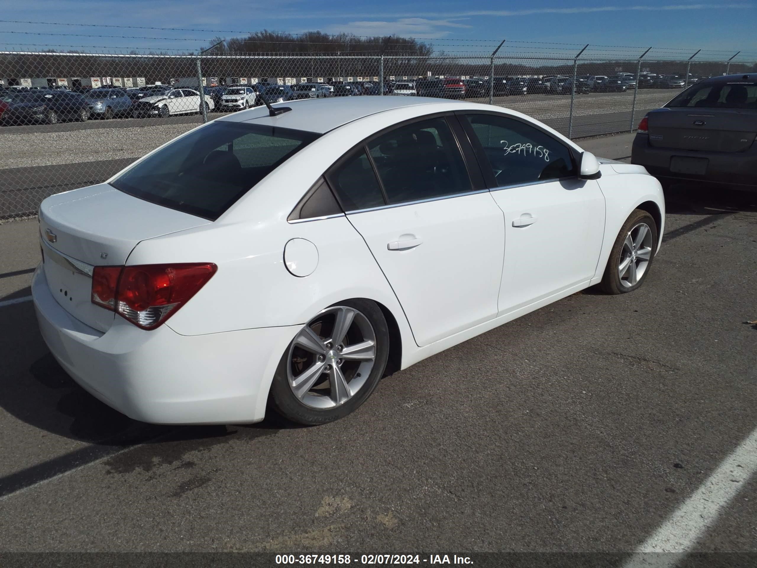 Photo 3 VIN: 1G1PE5SB8D7145112 - CHEVROLET CRUZE 