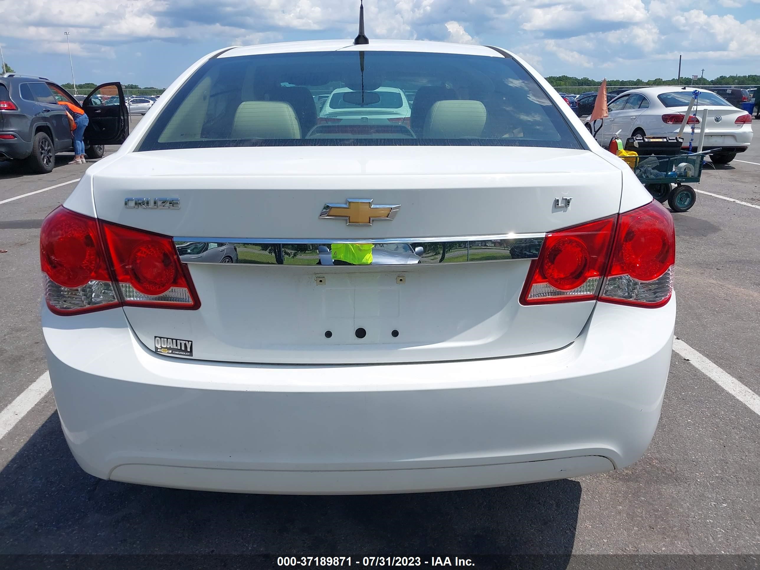 Photo 15 VIN: 1G1PE5SB9E7364341 - CHEVROLET CRUZE 