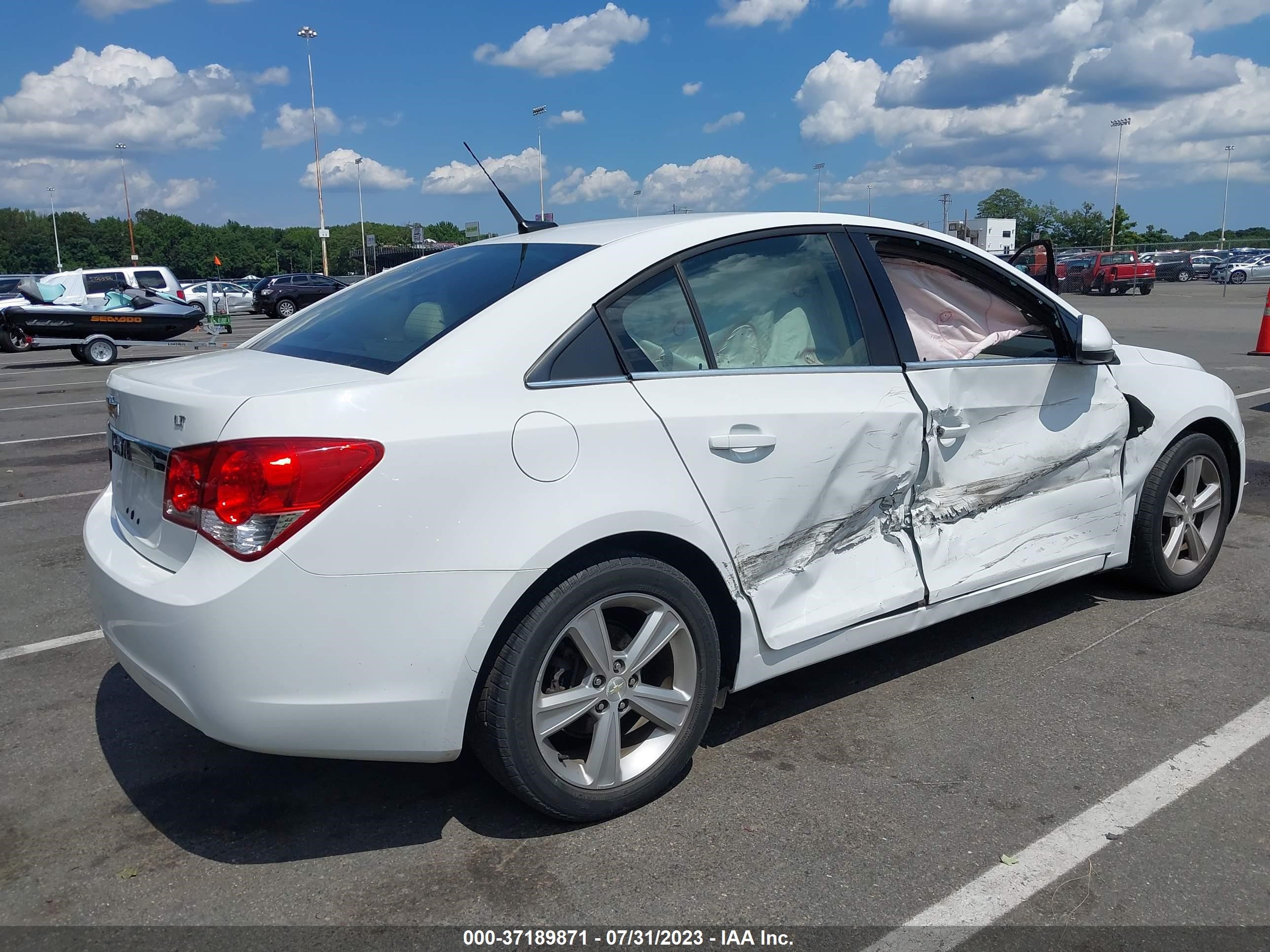 Photo 3 VIN: 1G1PE5SB9E7364341 - CHEVROLET CRUZE 