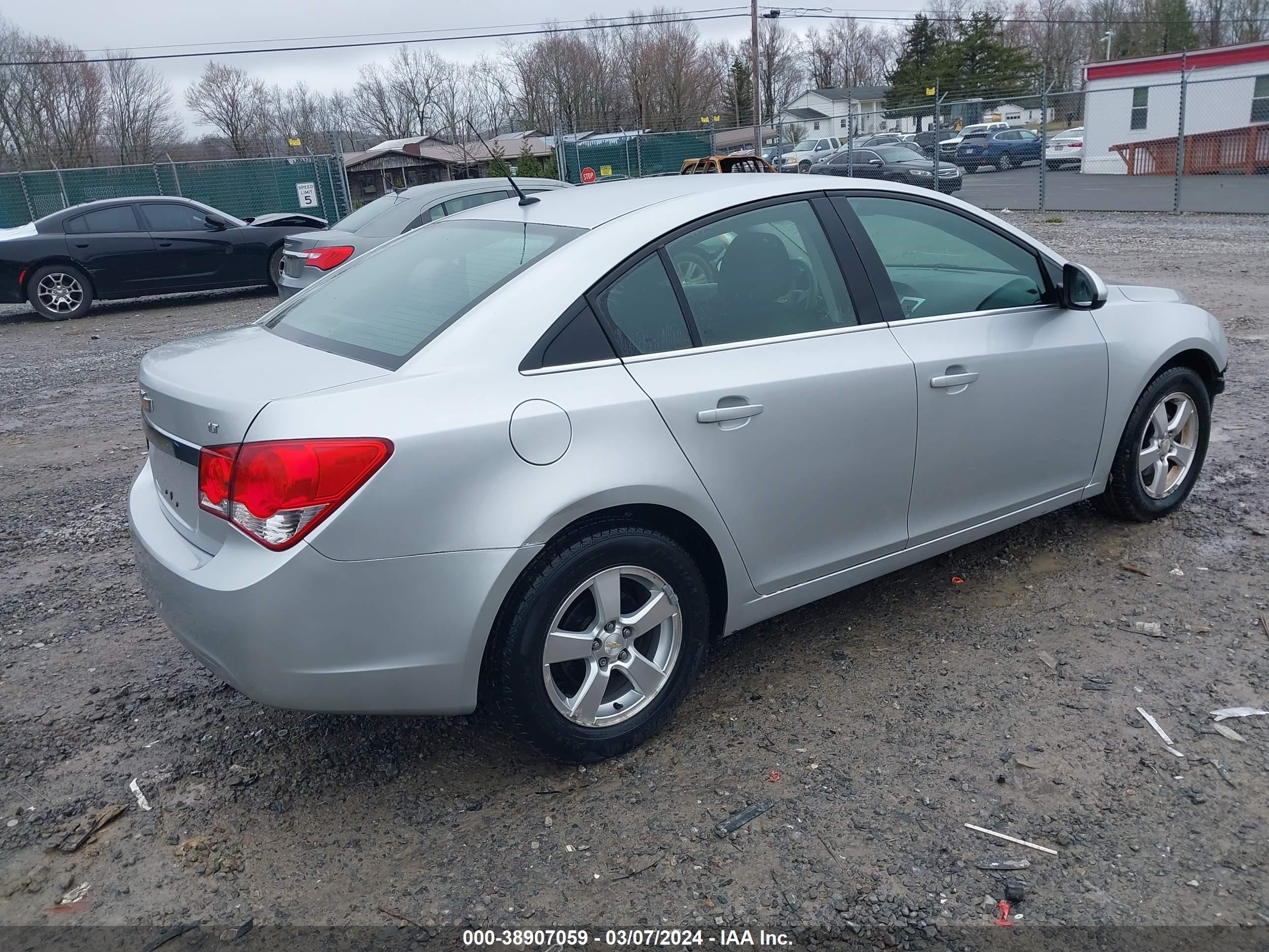 Photo 3 VIN: 1G1PE5SC0C7118381 - CHEVROLET CRUZE 