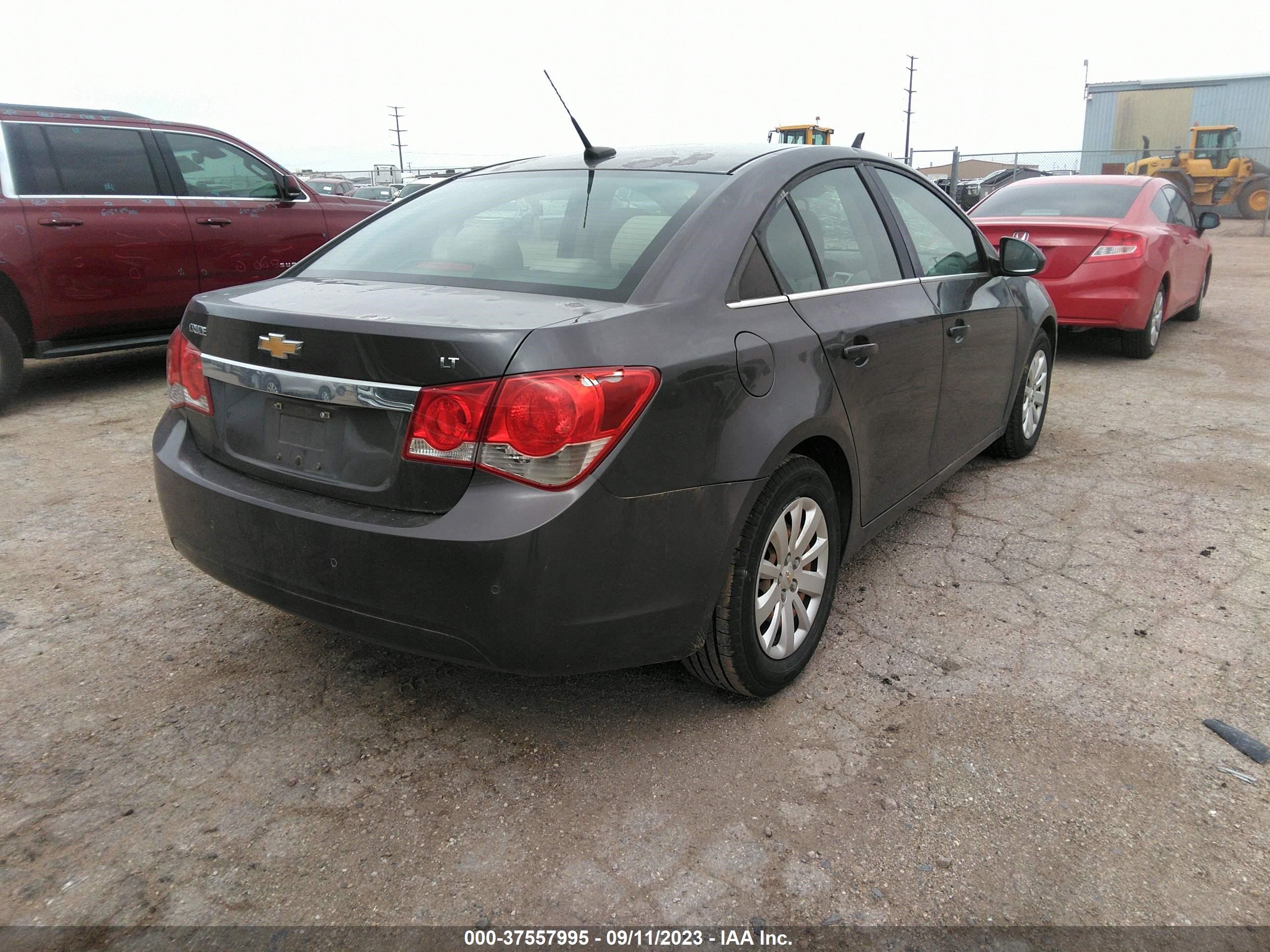 Photo 3 VIN: 1G1PF5S90B7110622 - CHEVROLET CRUZE 