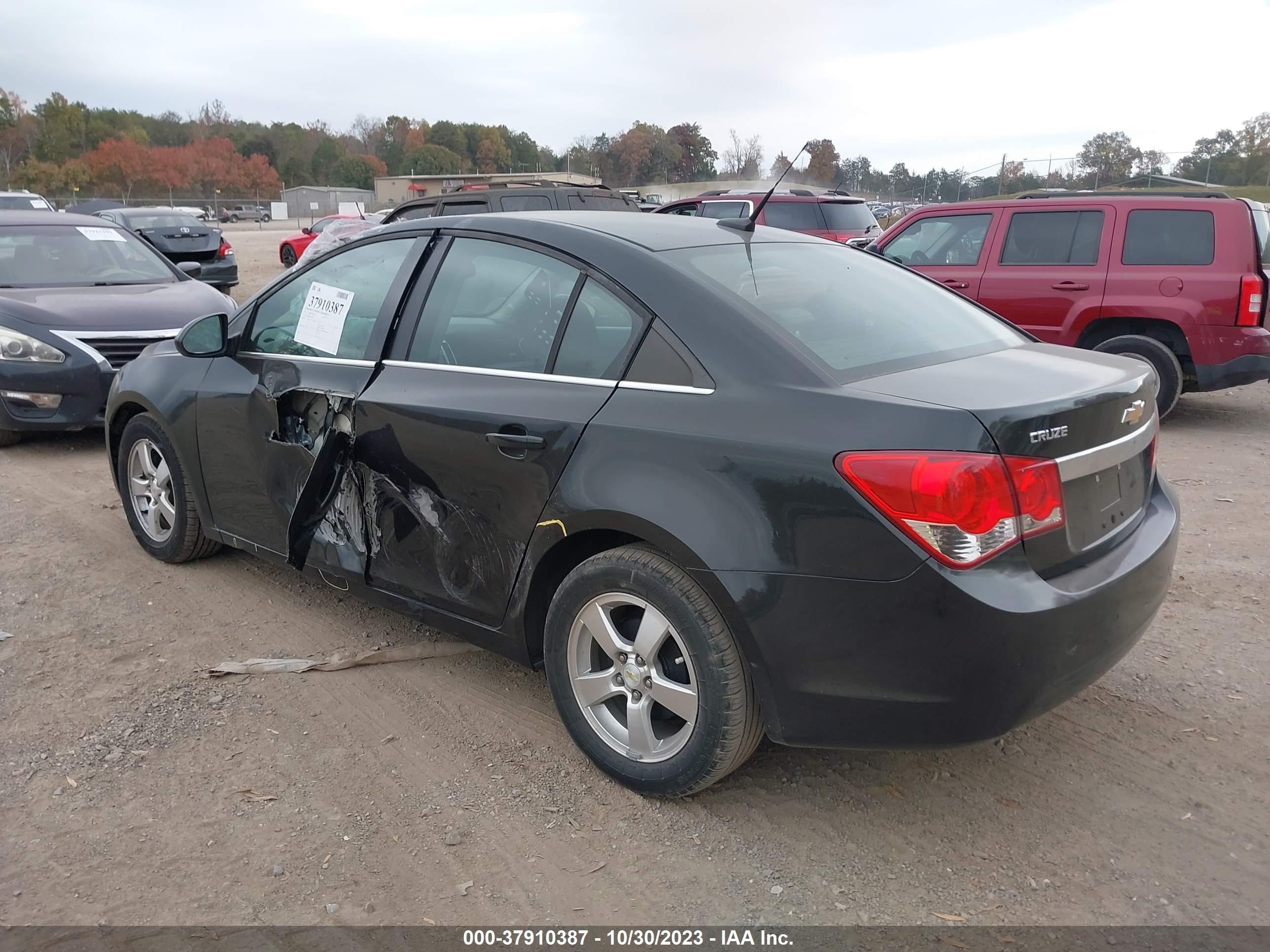 Photo 2 VIN: 1G1PF5S90B7122785 - CHEVROLET CRUZE 