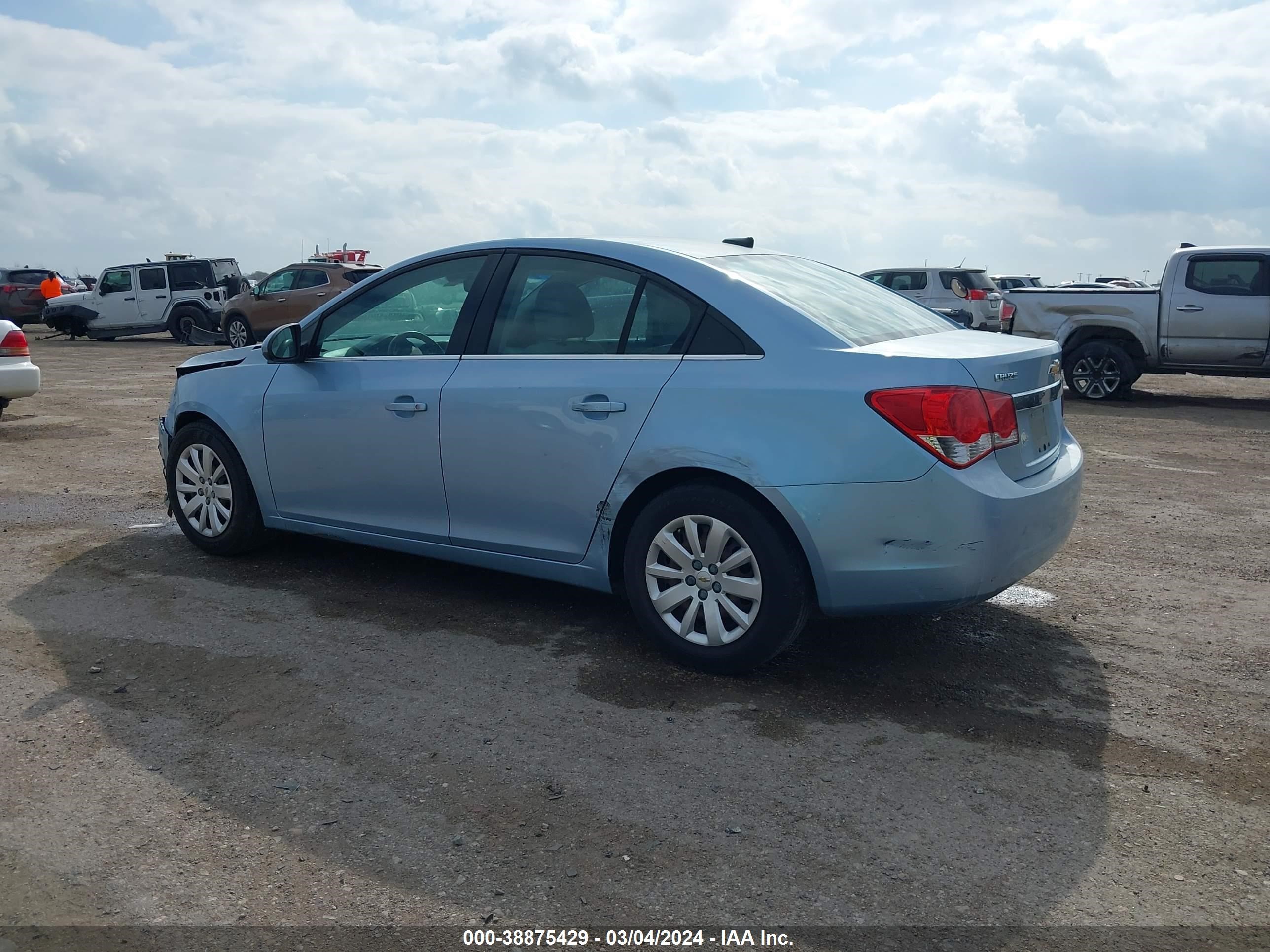 Photo 2 VIN: 1G1PF5S91B7184051 - CHEVROLET CRUZE 