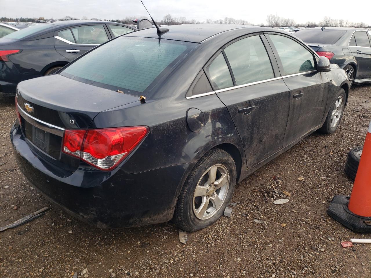 Photo 2 VIN: 1G1PF5S92B7121881 - CHEVROLET CRUZE 