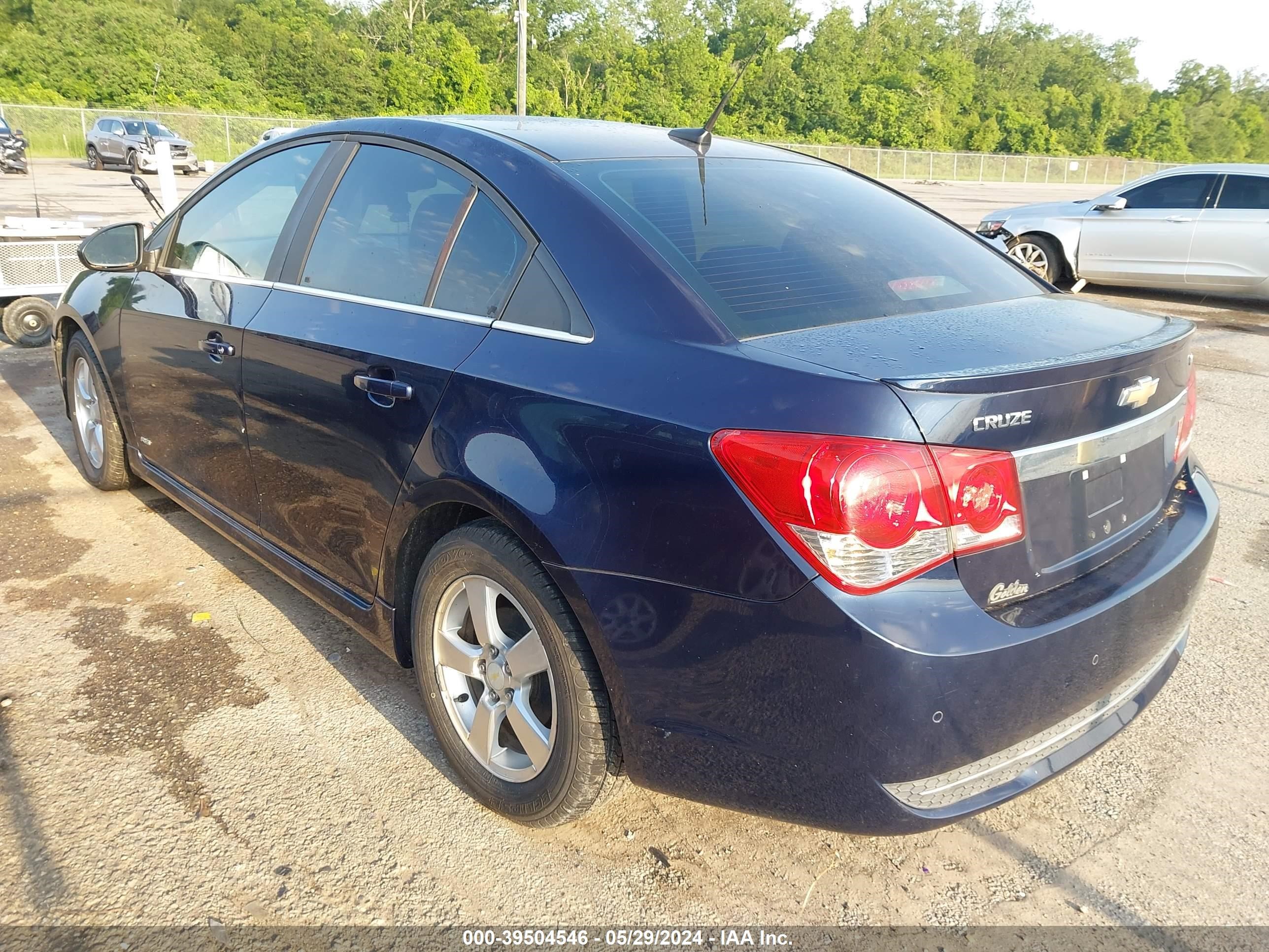 Photo 2 VIN: 1G1PF5S92B7210978 - CHEVROLET CRUZE 