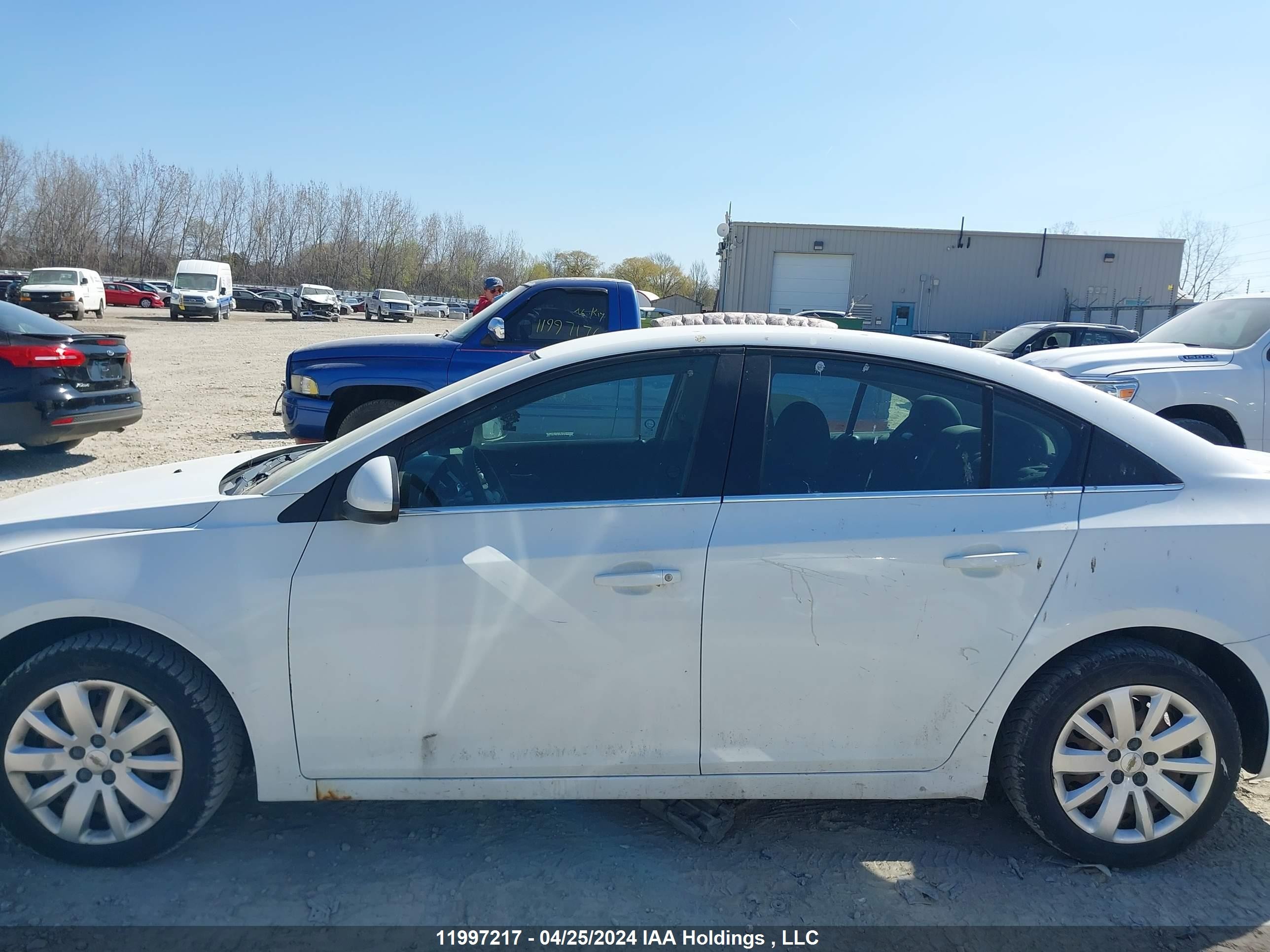 Photo 13 VIN: 1G1PF5S93B7216837 - CHEVROLET CRUZE 