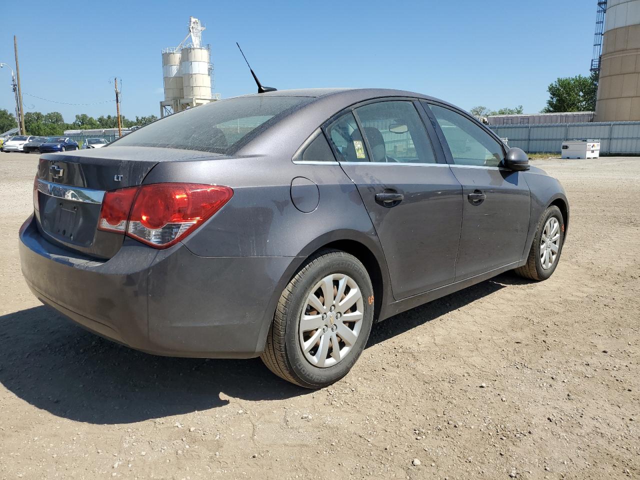 Photo 2 VIN: 1G1PF5S94B7188272 - CHEVROLET CRUZE 