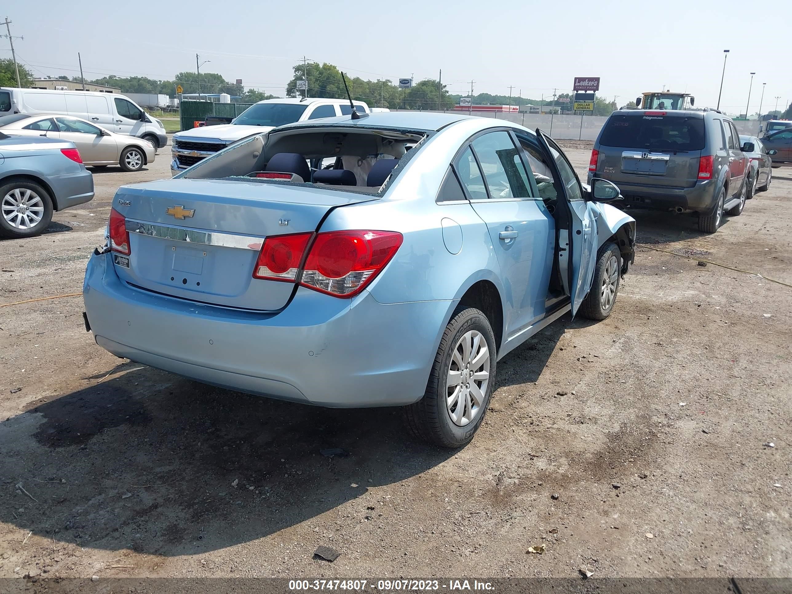 Photo 3 VIN: 1G1PF5S98B7137471 - CHEVROLET CRUZE 