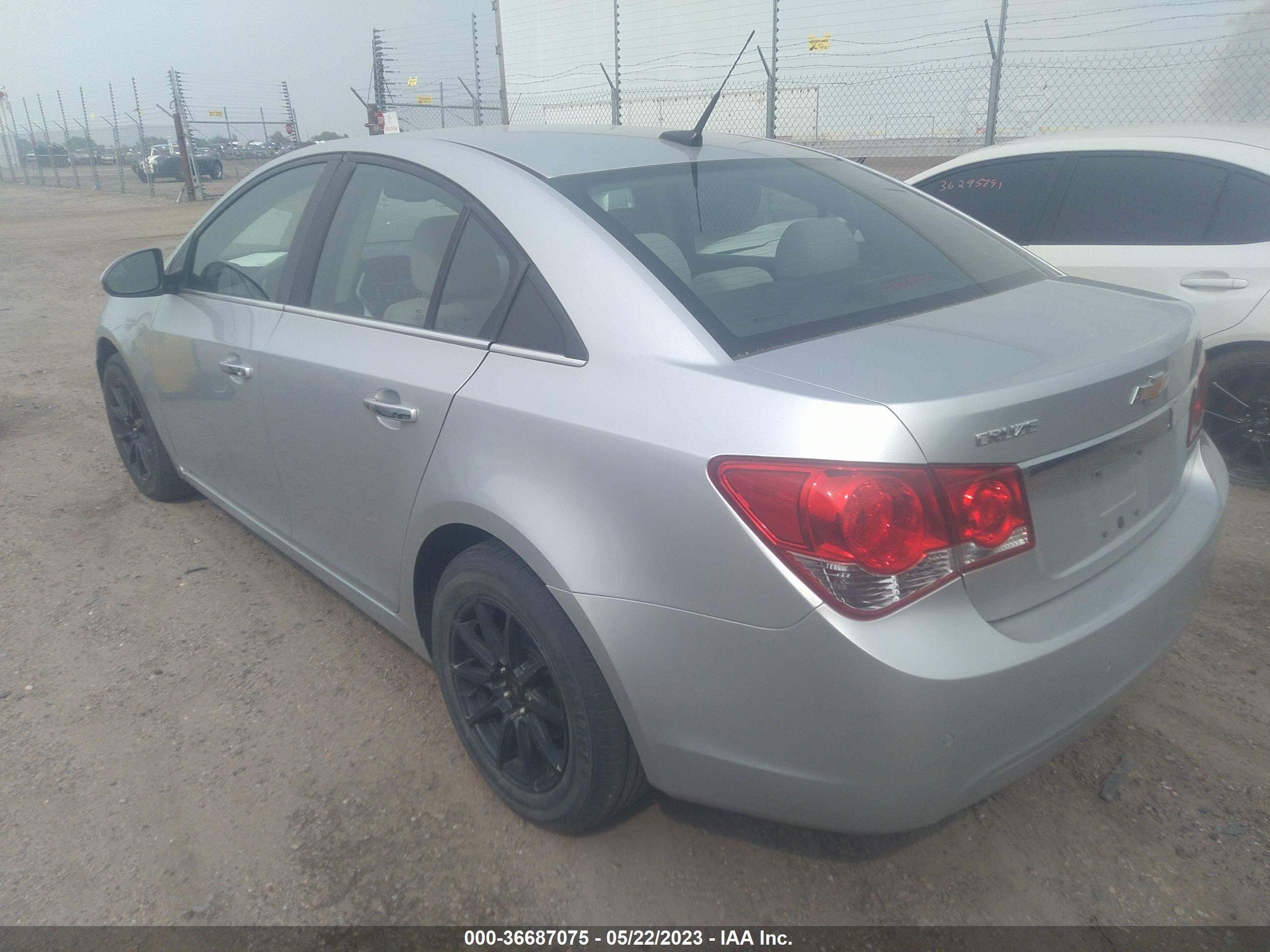 Photo 2 VIN: 1G1PF5S98B7164895 - CHEVROLET CRUZE 