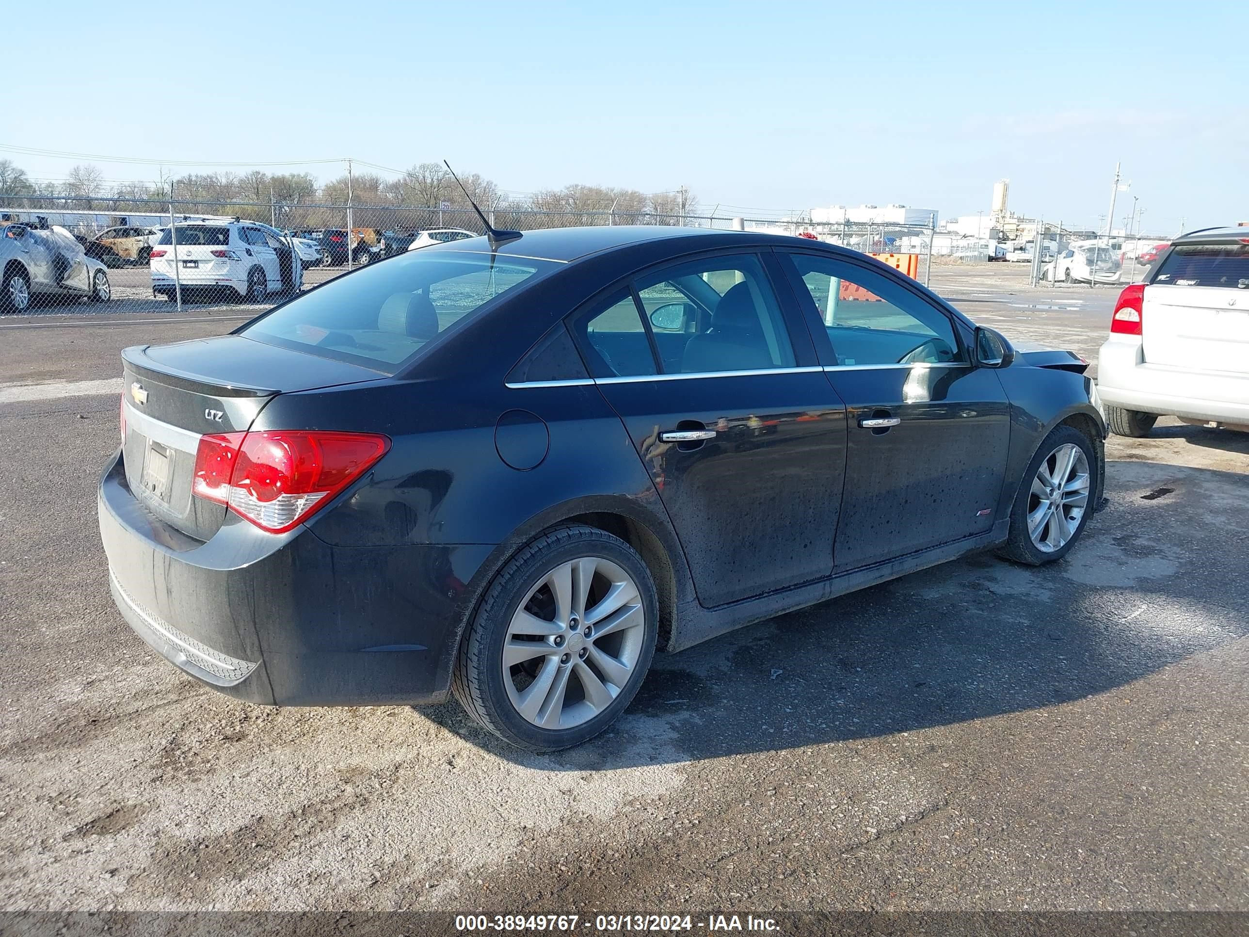 Photo 3 VIN: 1G1PG5SB1E7365641 - CHEVROLET CRUZE 