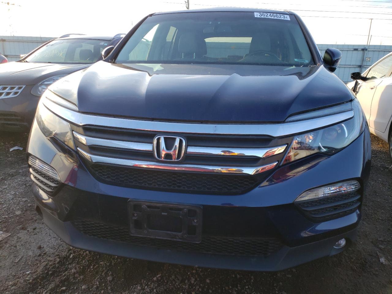 Photo 4 VIN: 1G1PG5SC2C7348109 - HONDA PILOT 