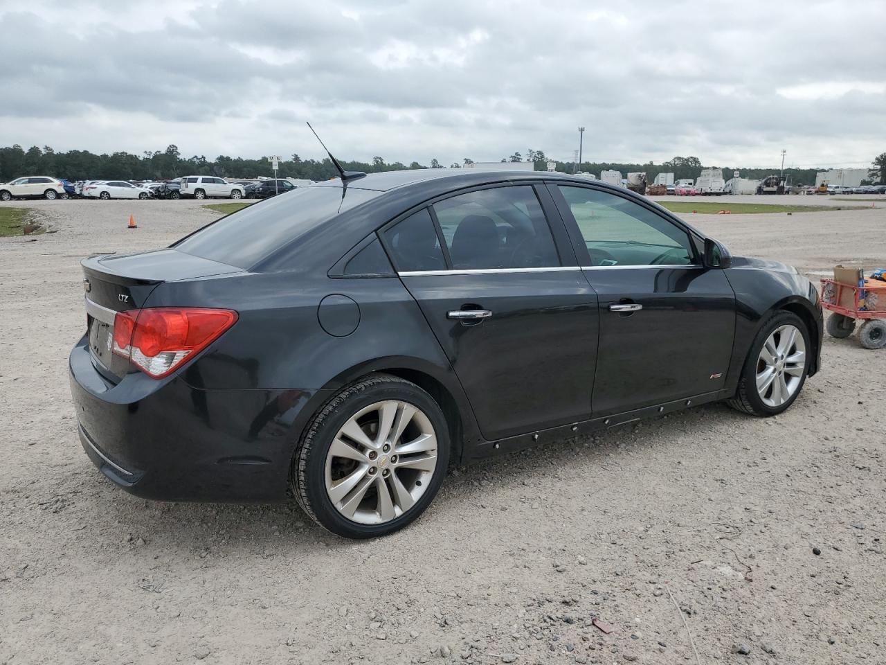 Photo 2 VIN: 1G1PH5S97B7263802 - CHEVROLET CRUZE 