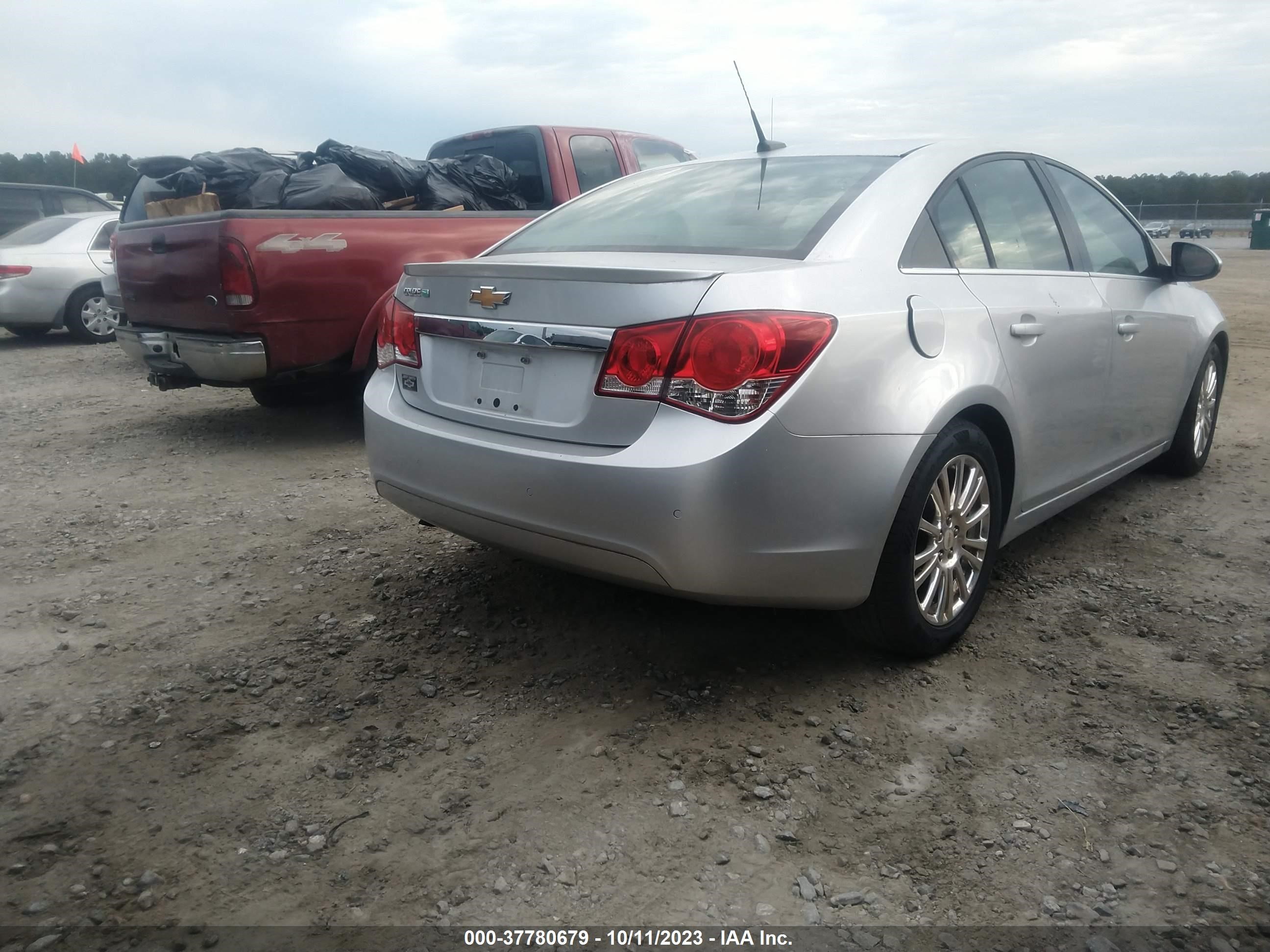 Photo 3 VIN: 1G1PJ5S9XB7303679 - CHEVROLET CRUZE 