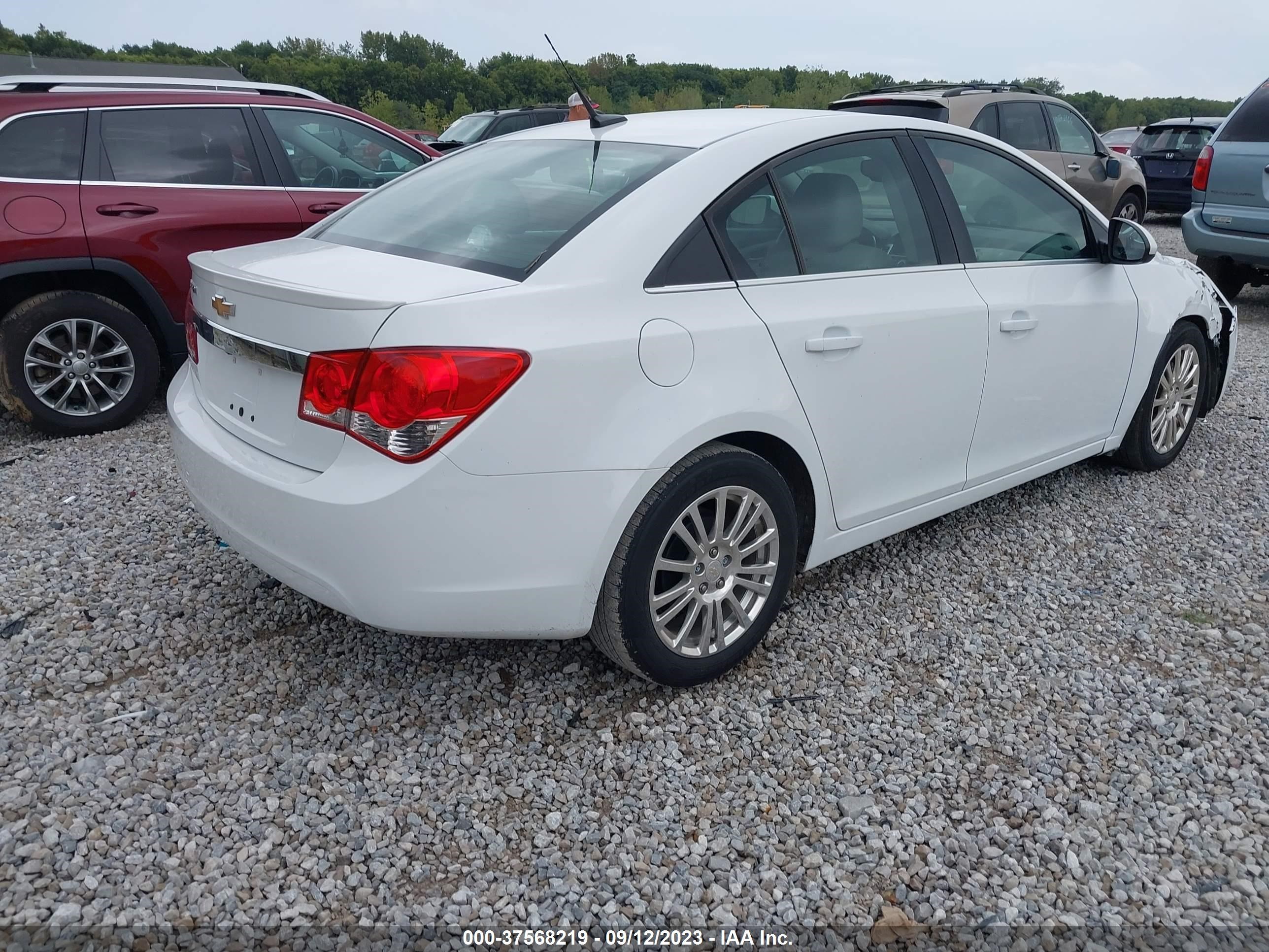 Photo 3 VIN: 1G1PJ5SB8E7483543 - CHEVROLET CRUZE 