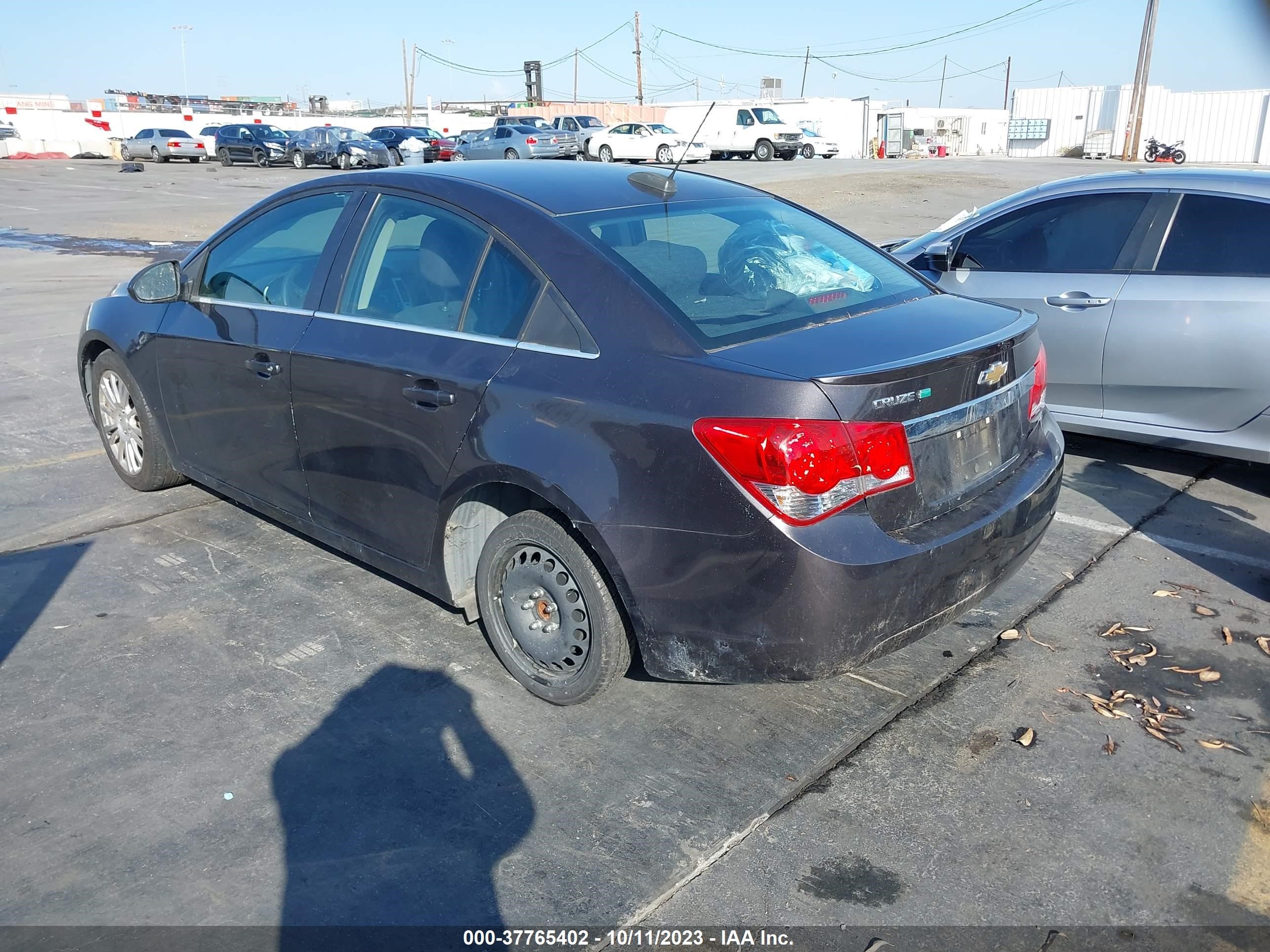 Photo 2 VIN: 1G1PJ5SB8F7257259 - CHEVROLET CRUZE 