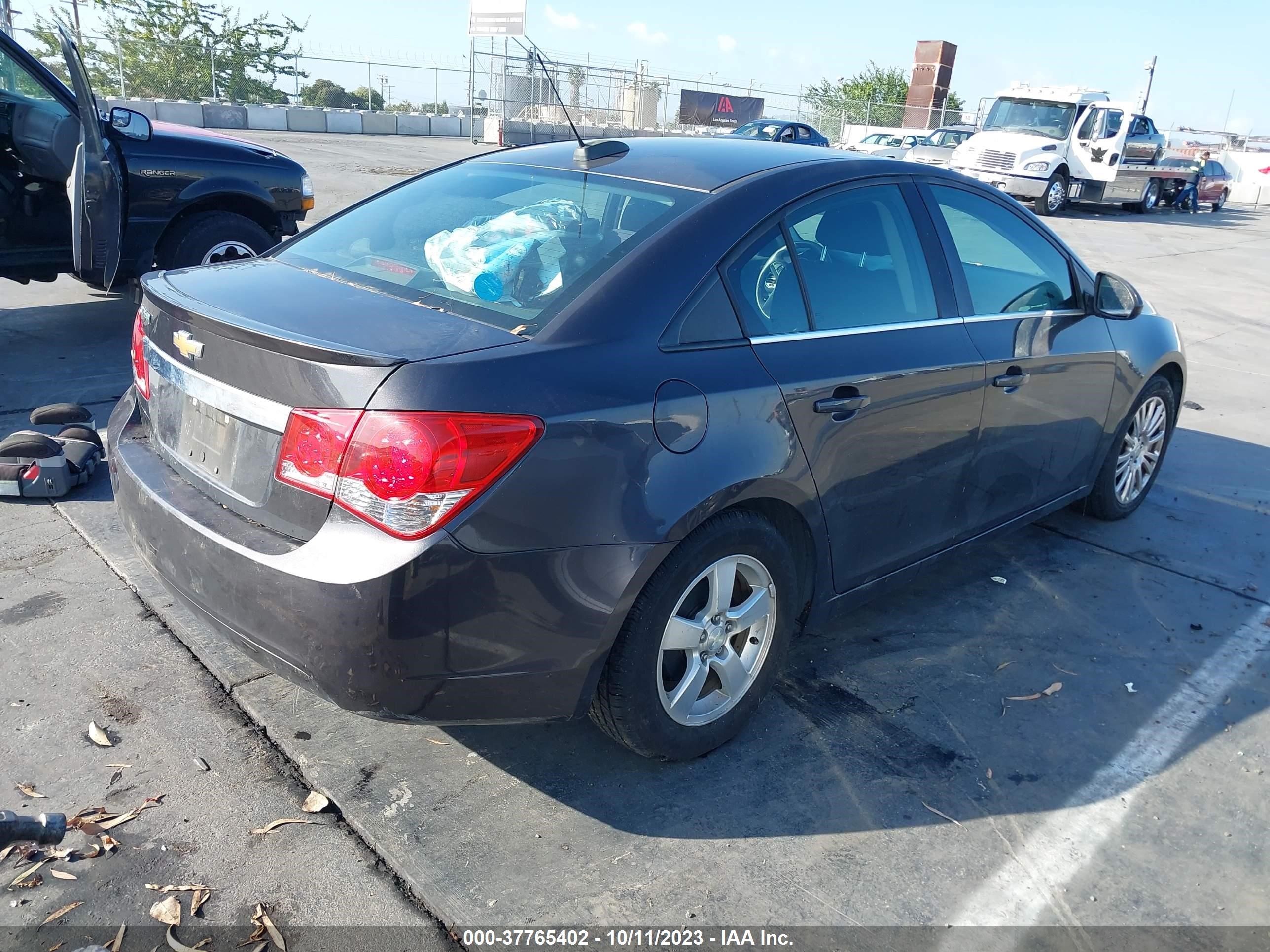 Photo 3 VIN: 1G1PJ5SB8F7257259 - CHEVROLET CRUZE 