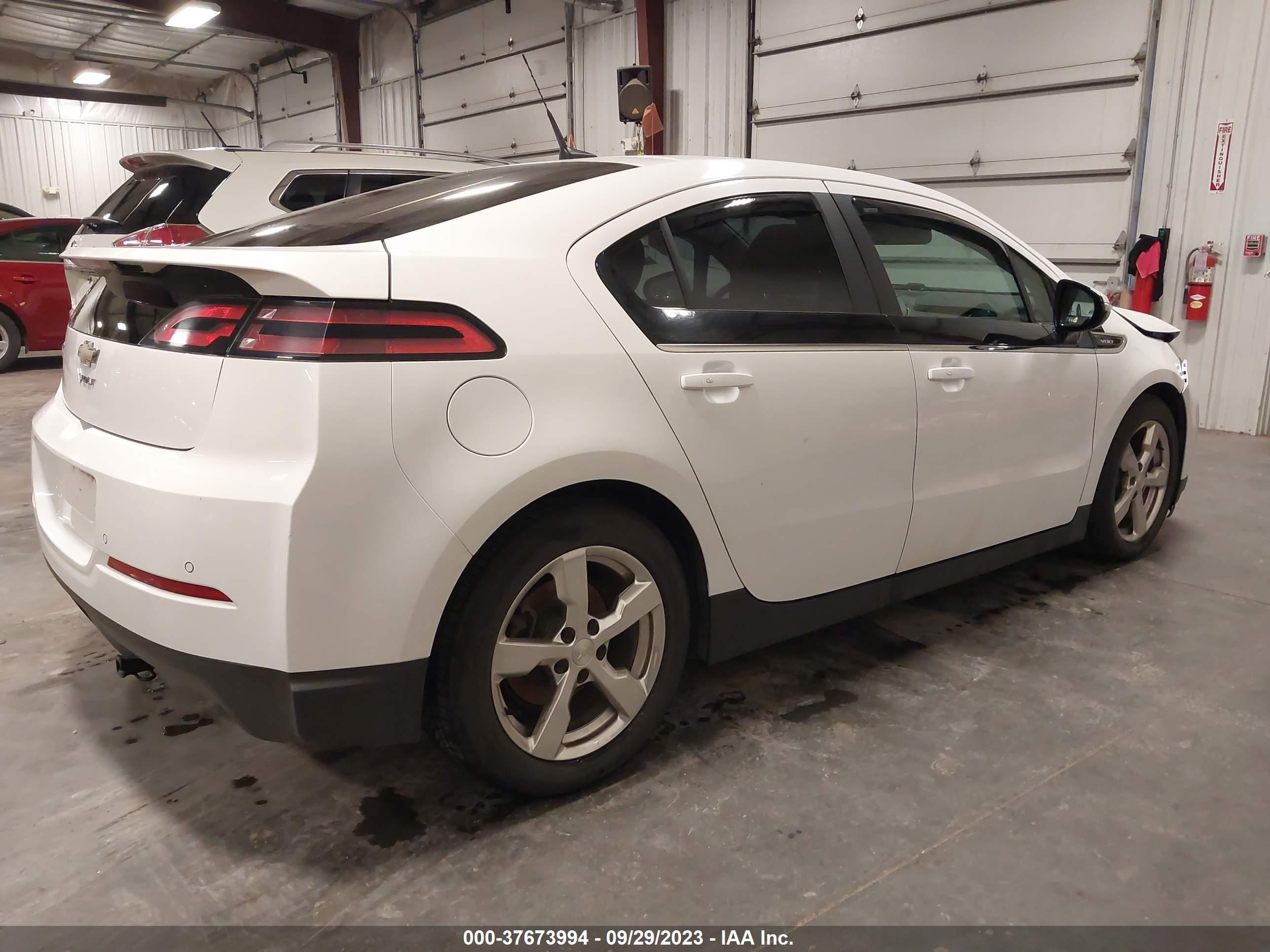 Photo 3 VIN: 1G1RA6E42EU173238 - CHEVROLET VOLT 