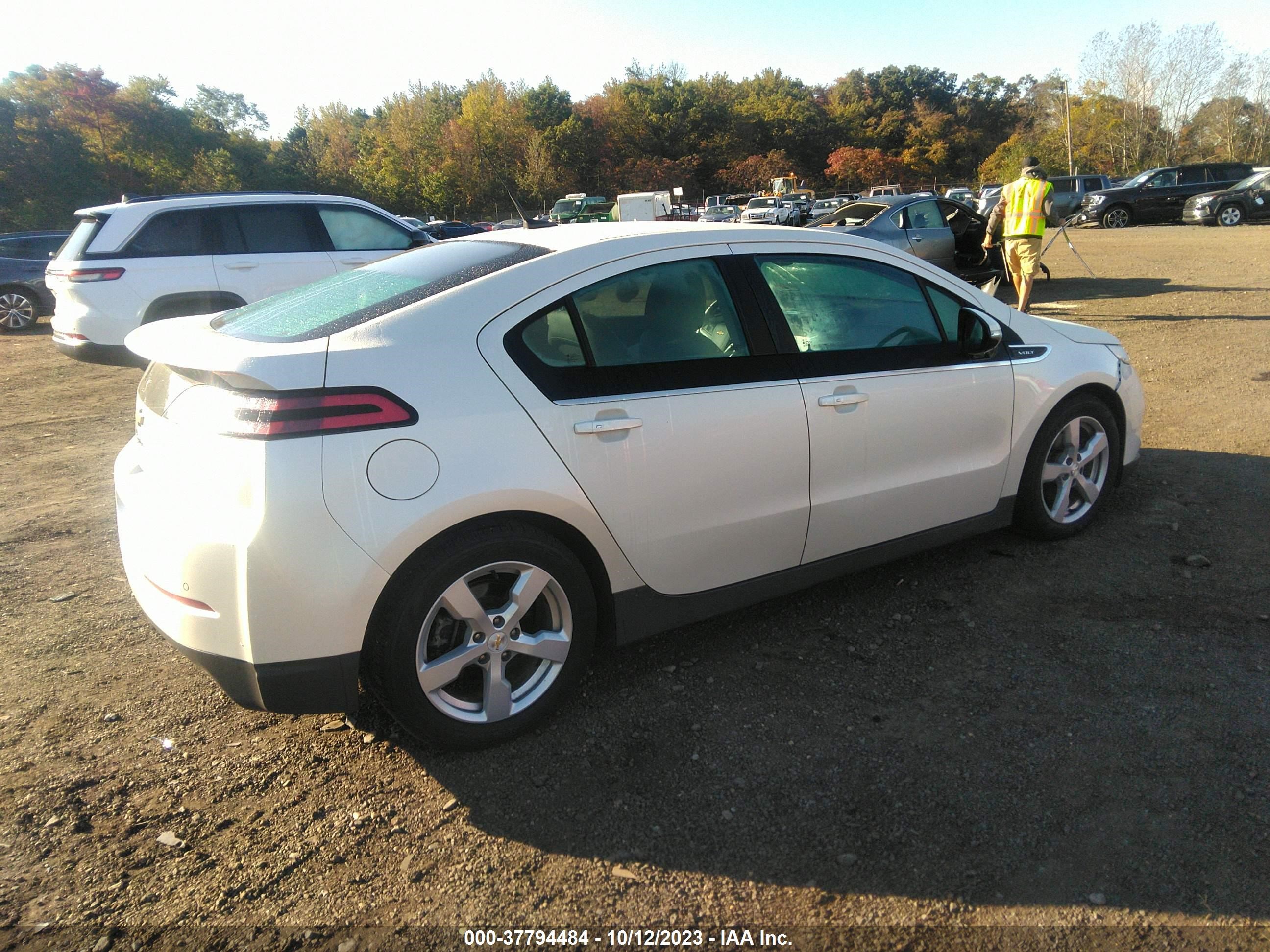 Photo 3 VIN: 1G1RD6E40DU132595 - CHEVROLET VOLT 