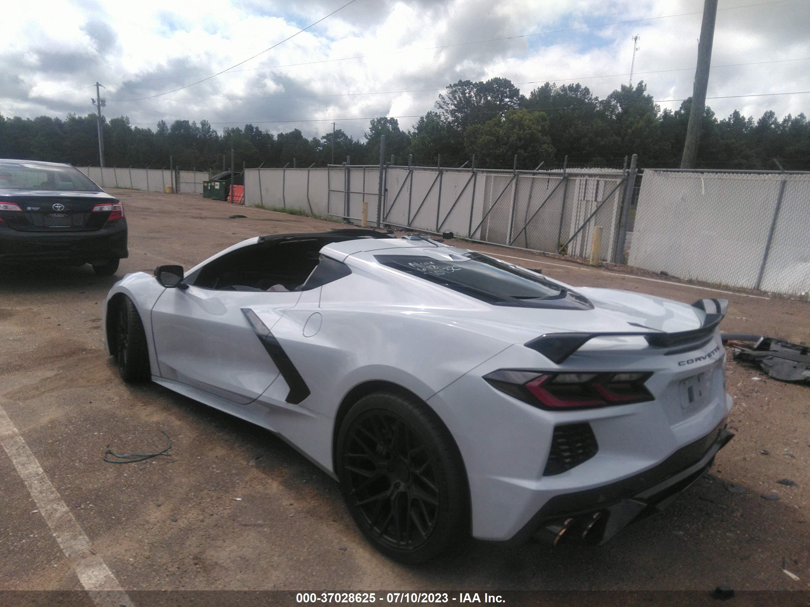 Photo 2 VIN: 1G1Y72D43L5101329 - CHEVROLET CORVETTE 