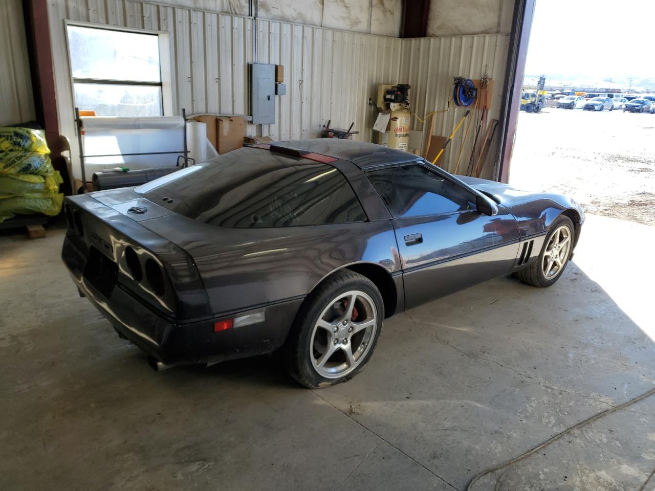 Photo 2 VIN: 1G1YY2183K5113192 - CHEVROLET CORVETTE 