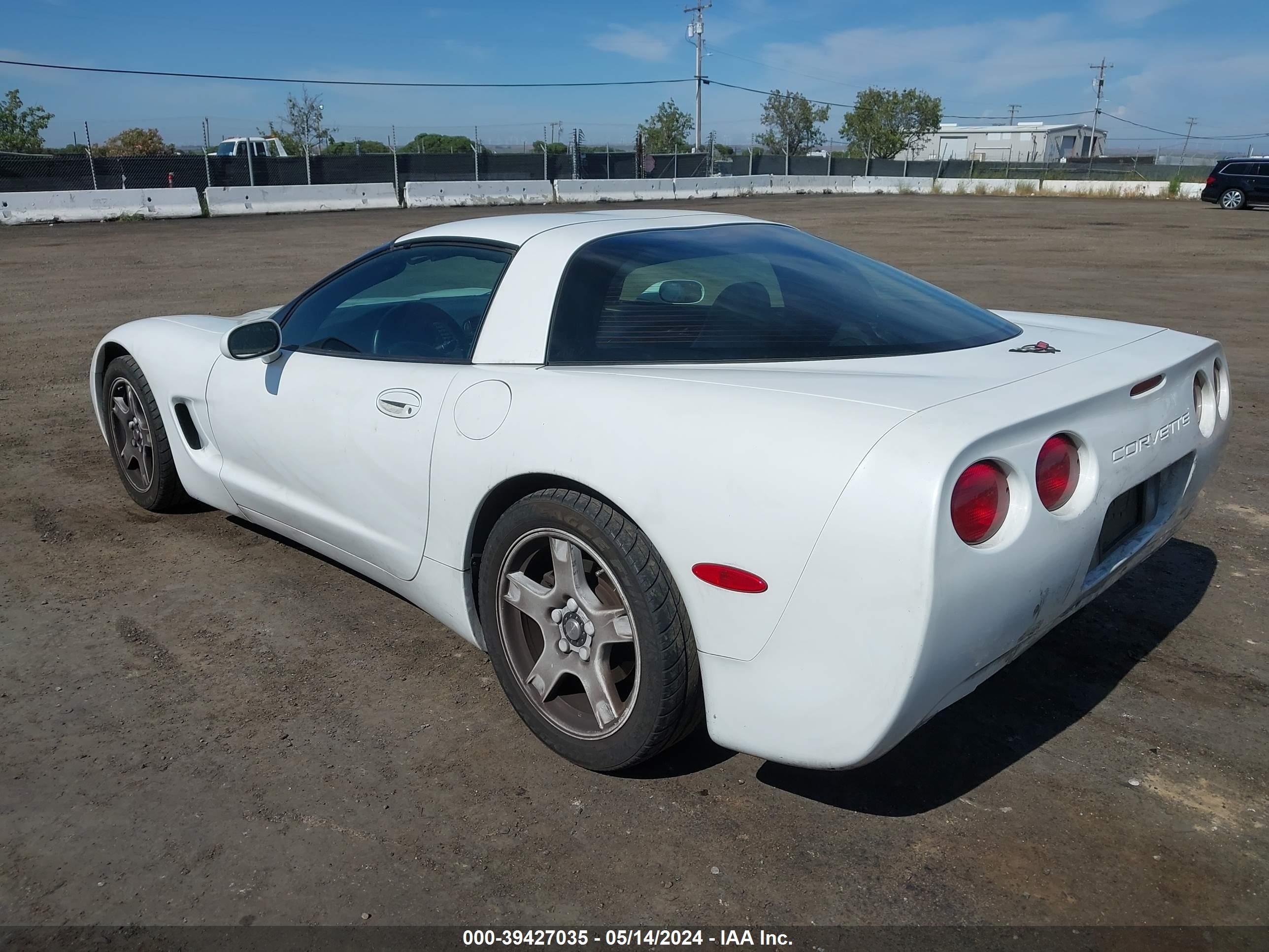 Photo 2 VIN: 1G1YY22G0W5104672 - CHEVROLET CORVETTE 