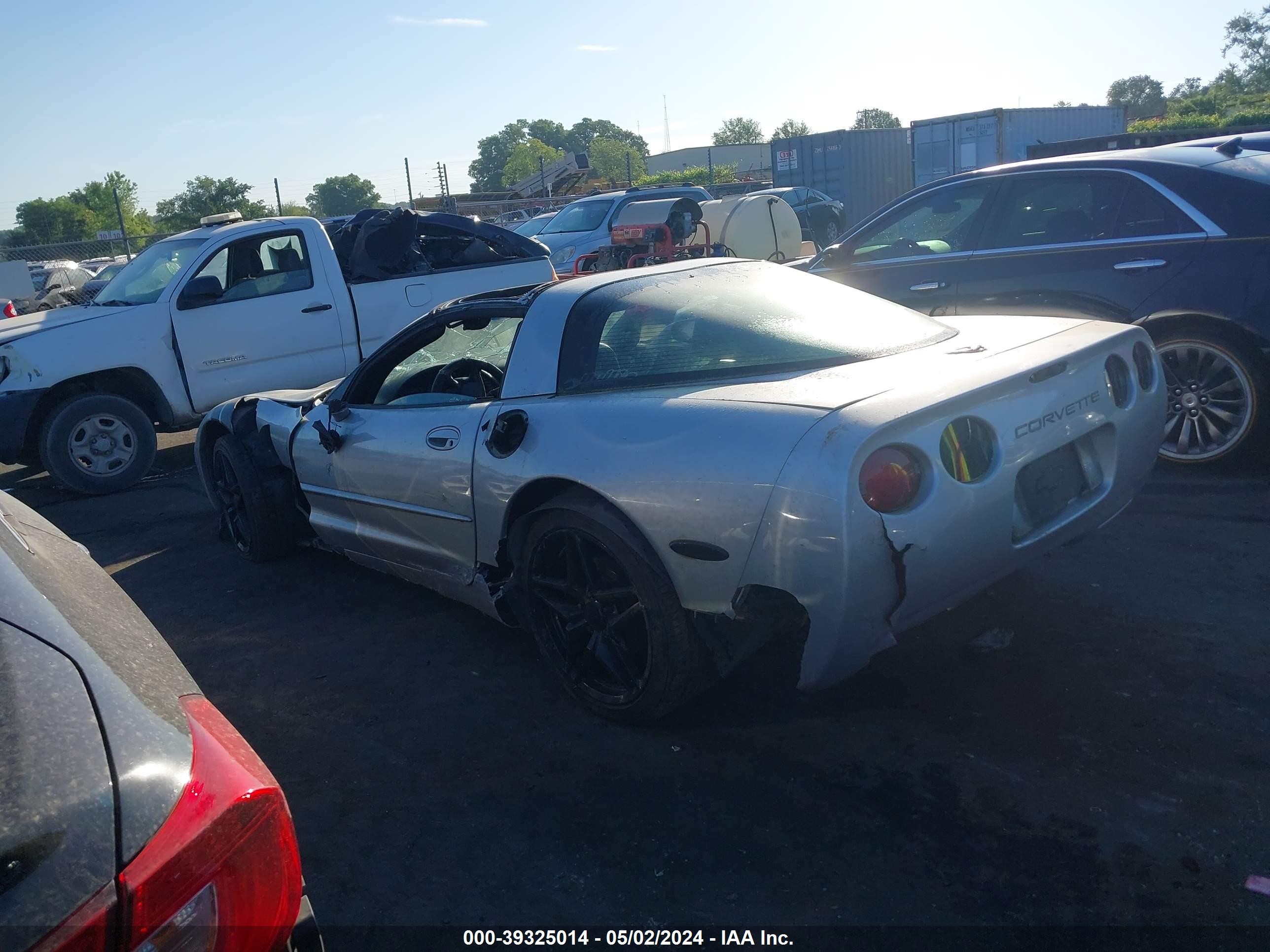 Photo 2 VIN: 1G1YY22G3X5107339 - CHEVROLET CORVETTE 