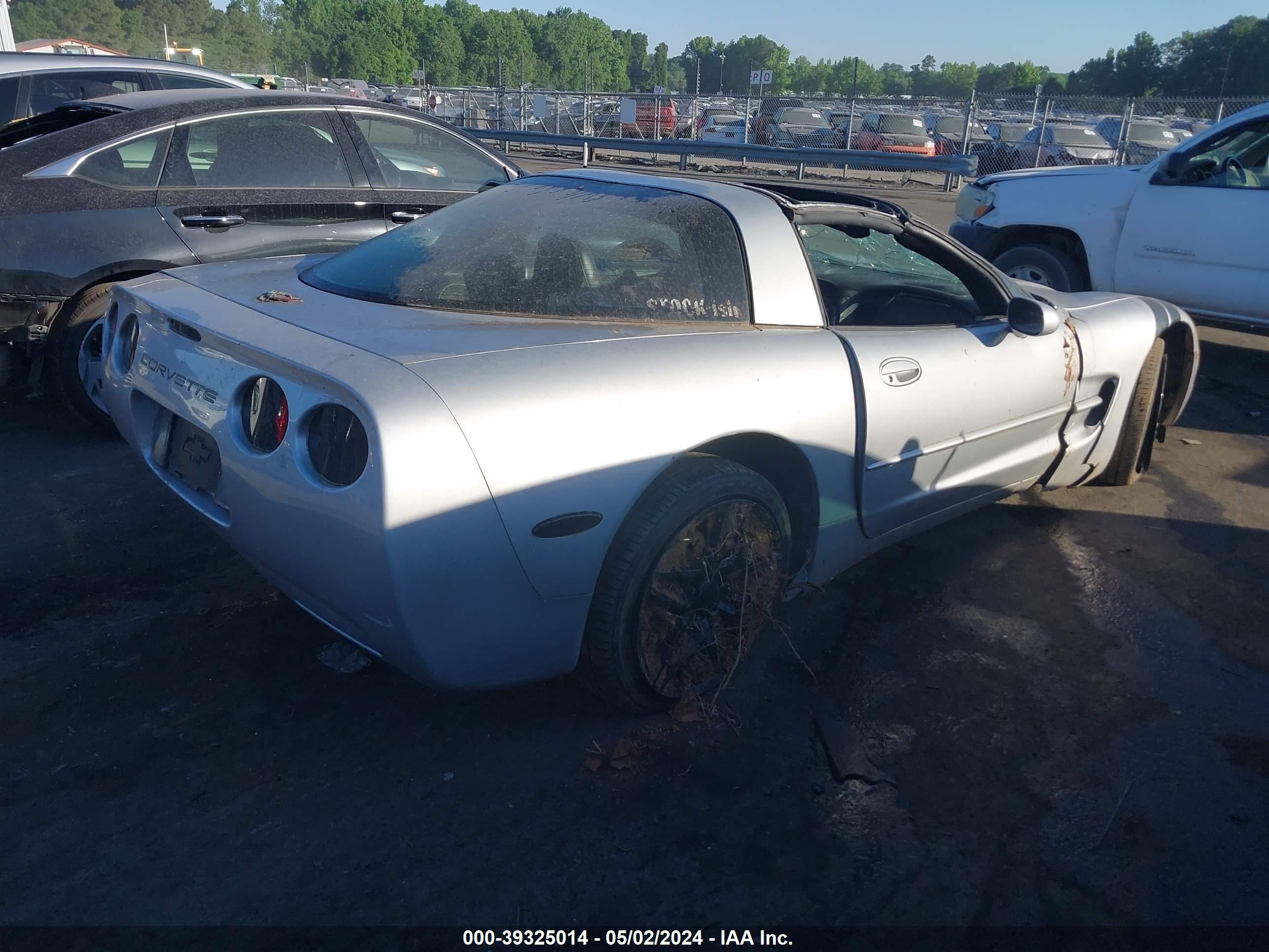 Photo 3 VIN: 1G1YY22G3X5107339 - CHEVROLET CORVETTE 