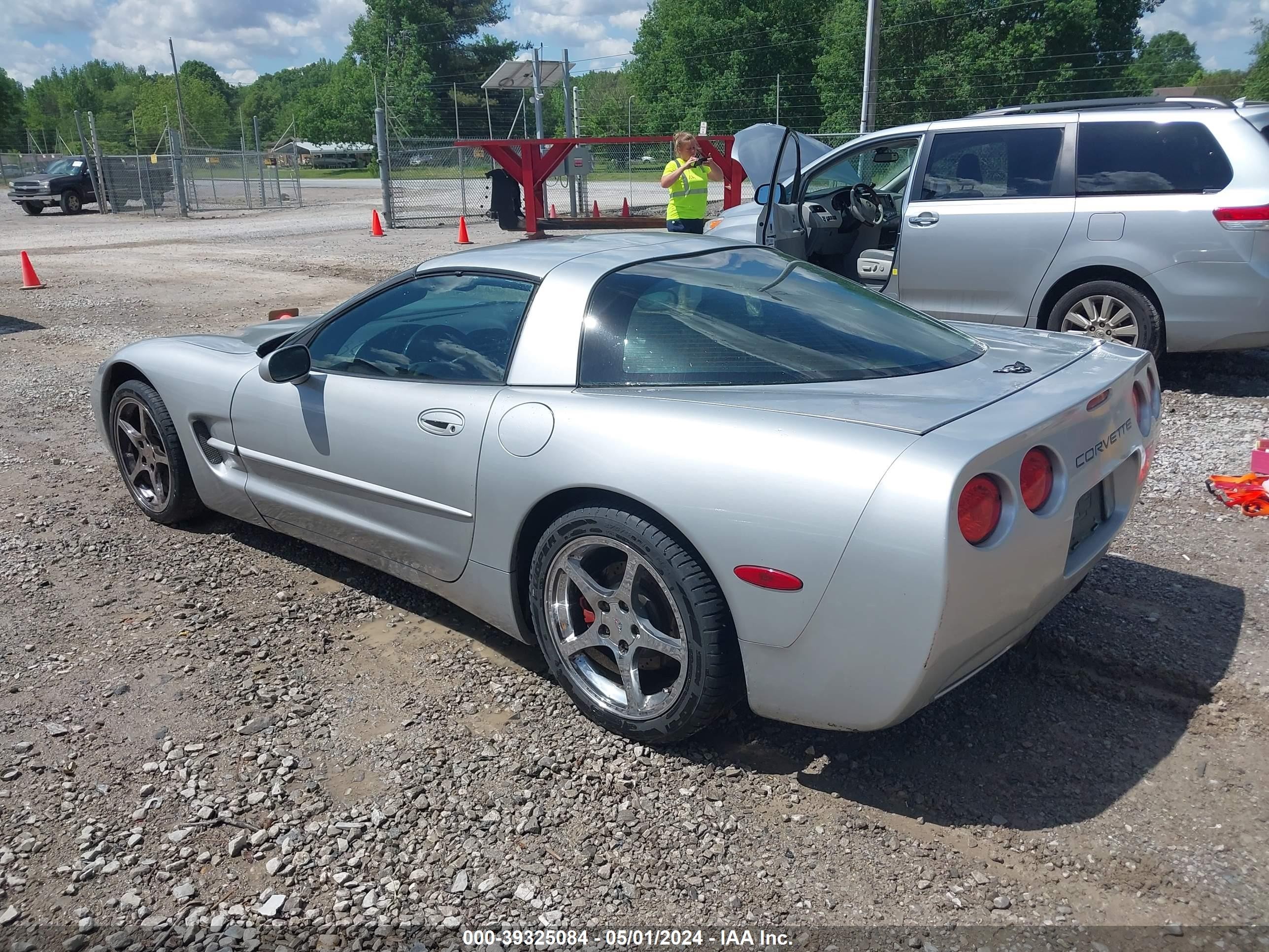 Photo 2 VIN: 1G1YY22G4X5113456 - CHEVROLET CORVETTE 