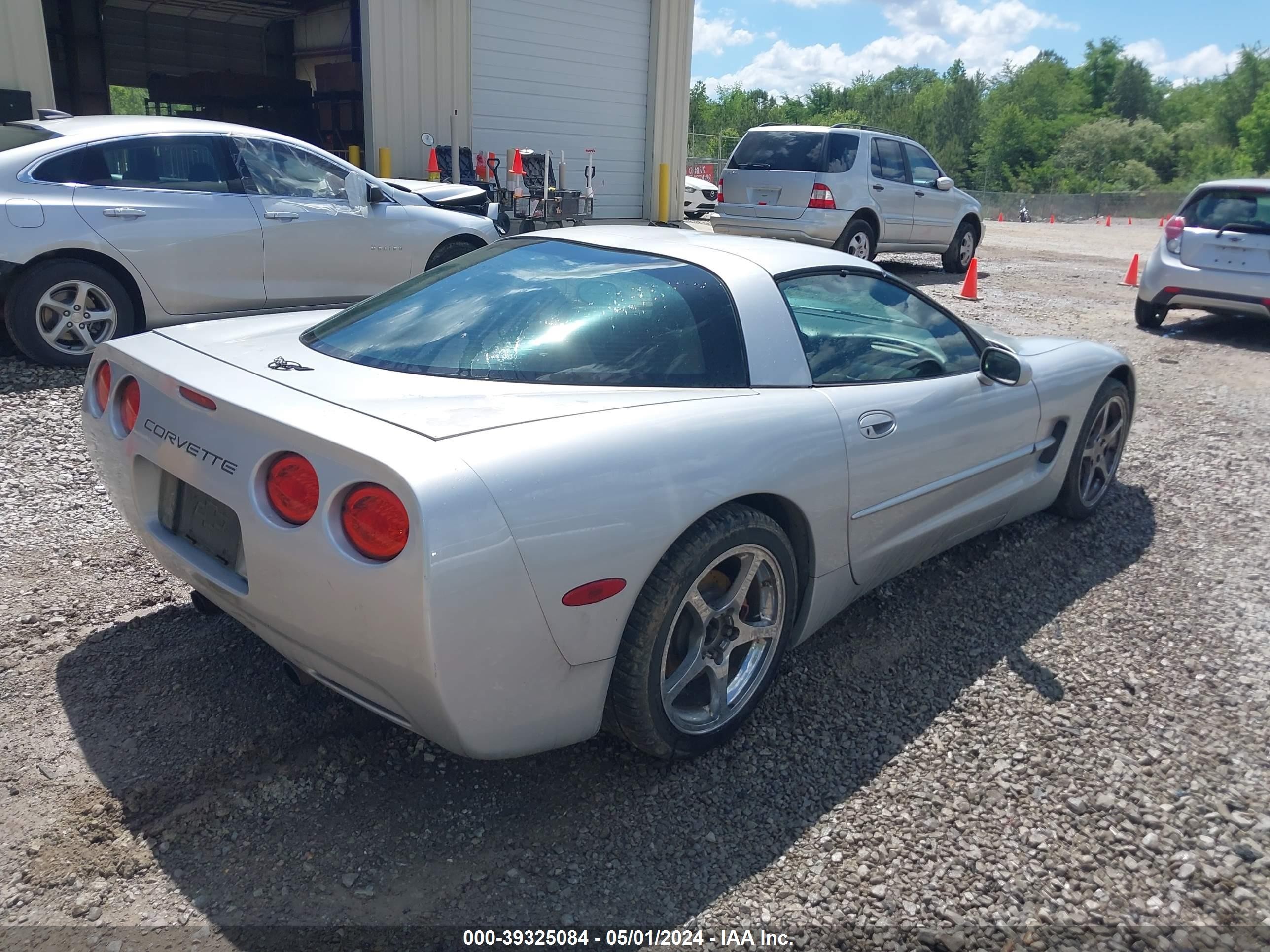 Photo 3 VIN: 1G1YY22G4X5113456 - CHEVROLET CORVETTE 