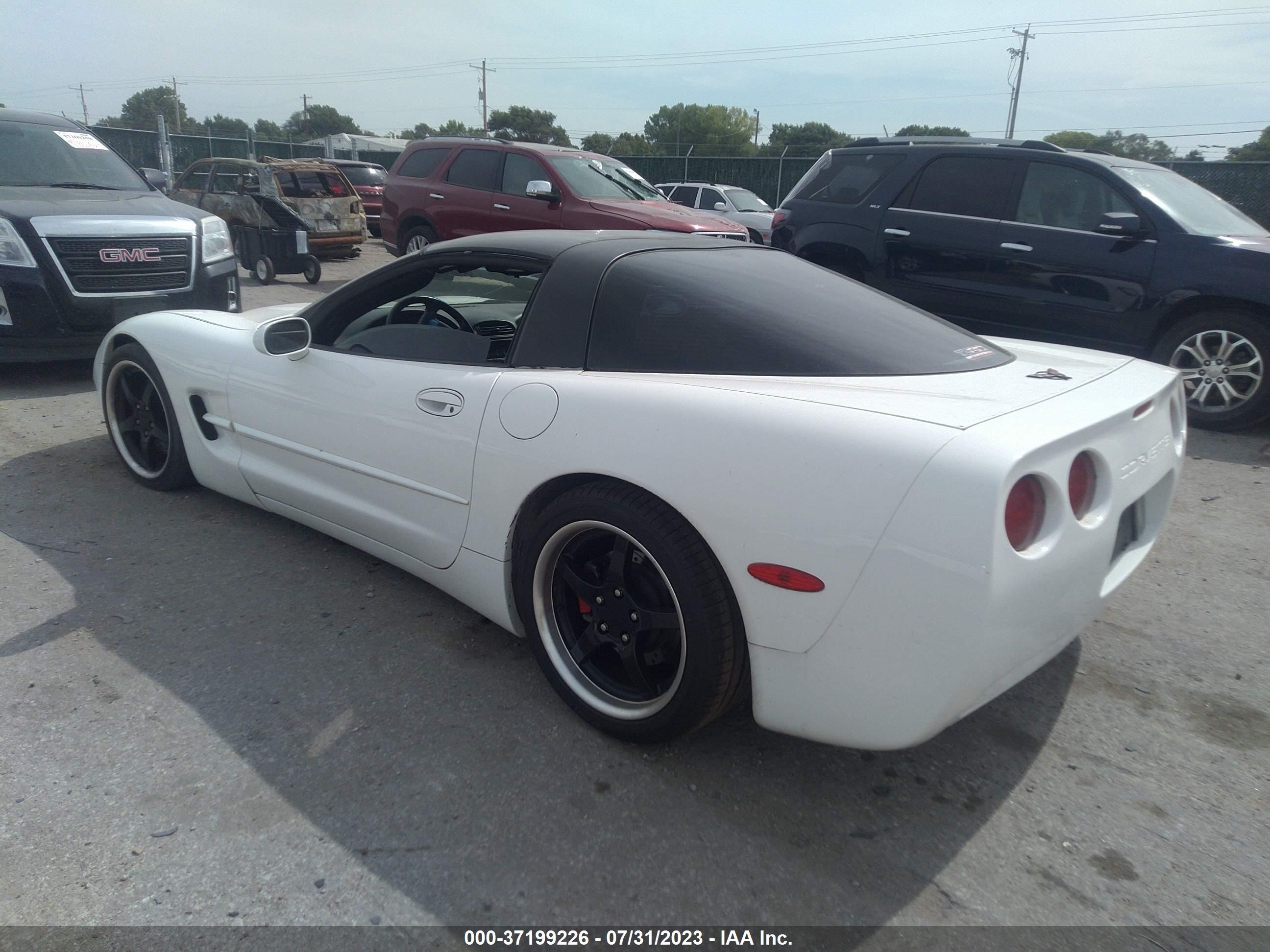 Photo 2 VIN: 1G1YY22GX45126417 - CHEVROLET CORVETTE 