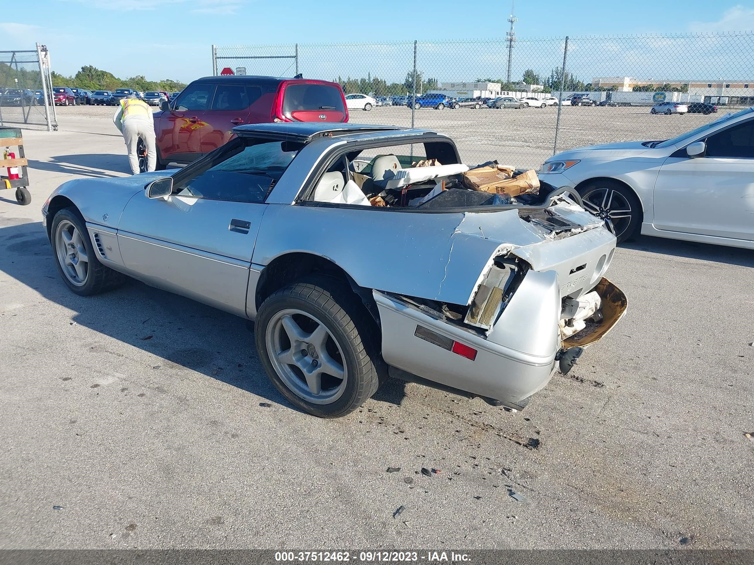 Photo 2 VIN: 1G1YY22P7T5108164 - CHEVROLET CORVETTE 