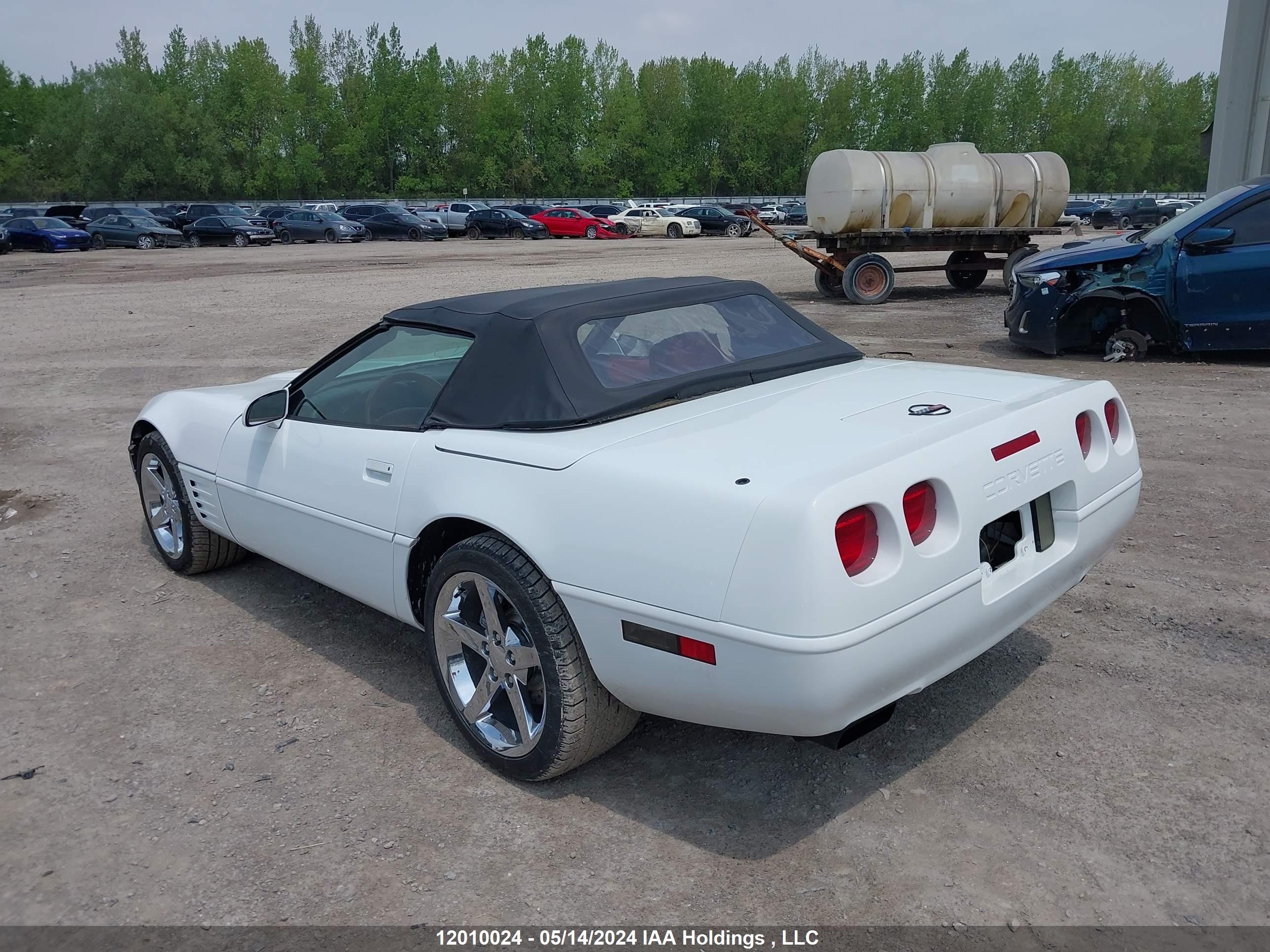 Photo 2 VIN: 1G1YY338XM5107184 - CHEVROLET CORVETTE 