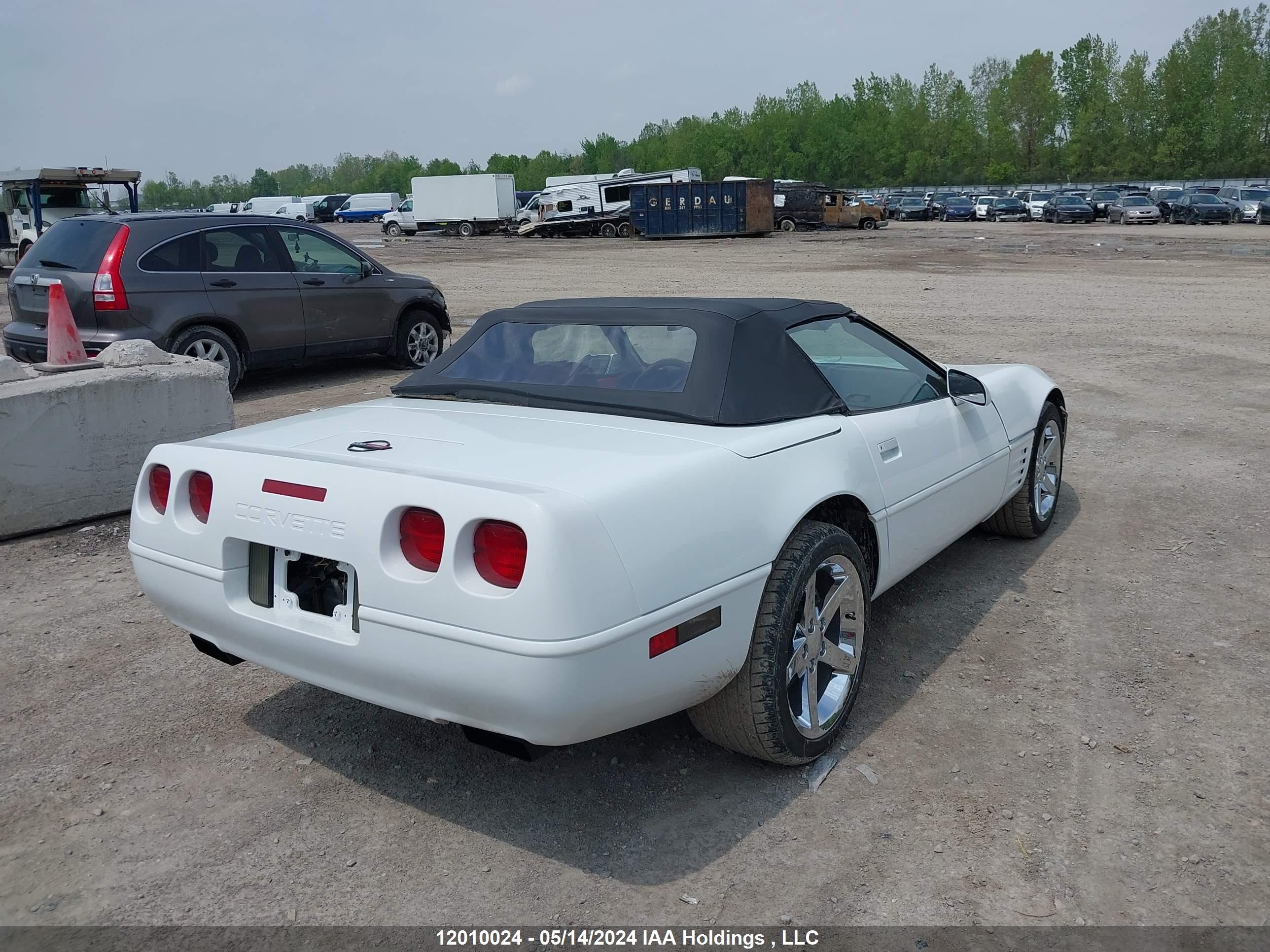 Photo 3 VIN: 1G1YY338XM5107184 - CHEVROLET CORVETTE 