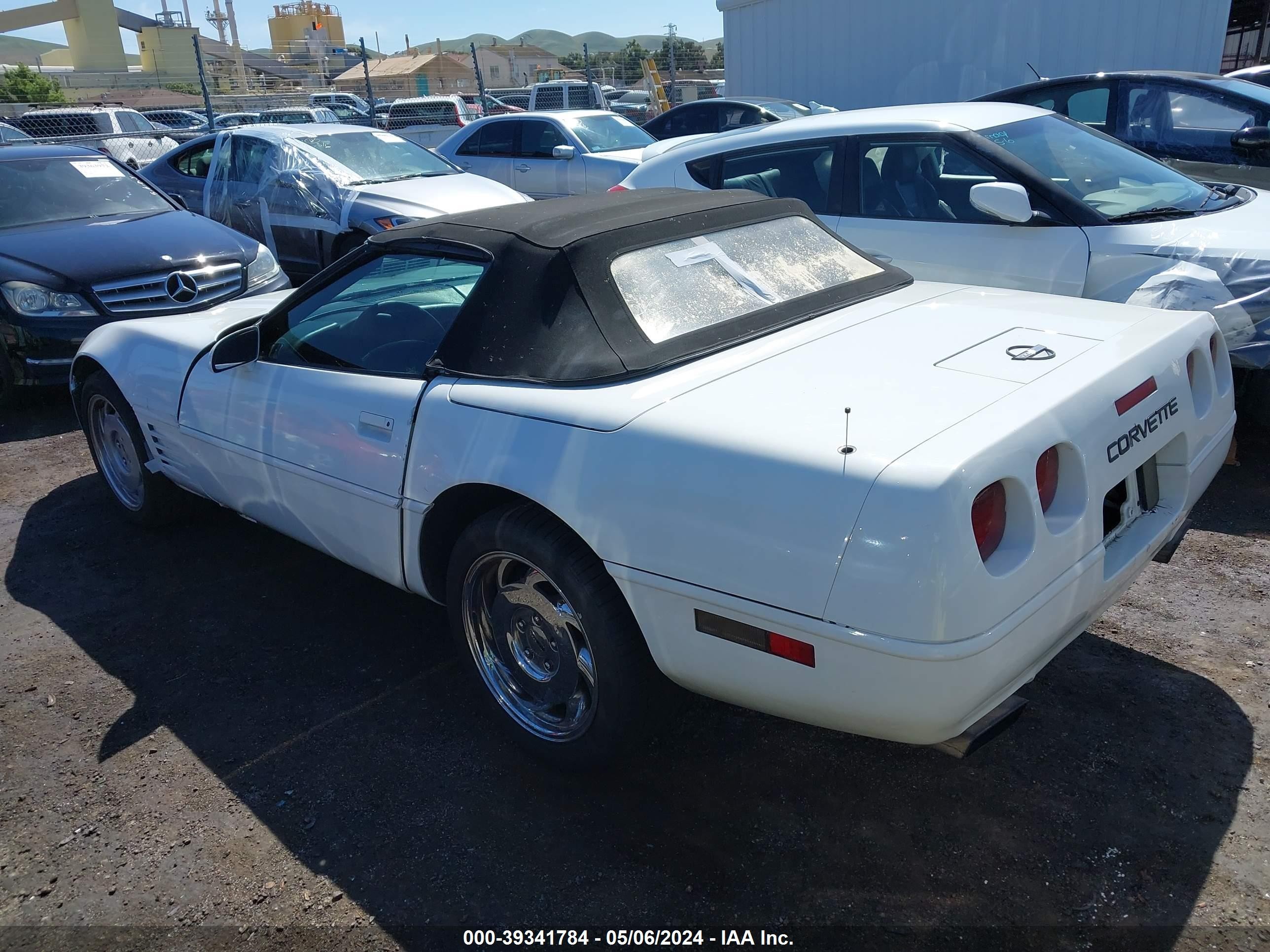 Photo 2 VIN: 1G1YY33P8N5117897 - CHEVROLET CORVETTE 