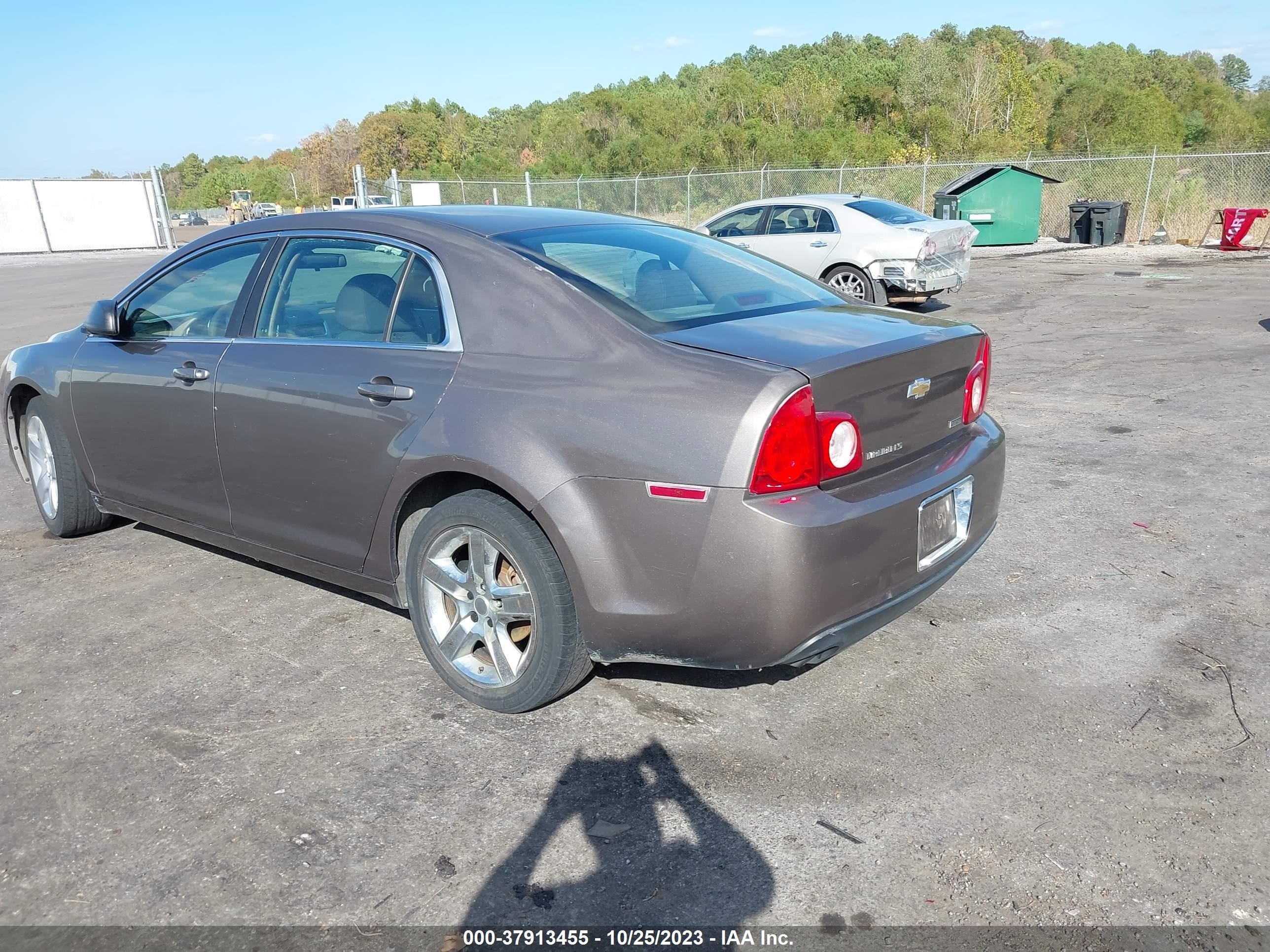 Photo 2 VIN: 1G1ZA5E02AF256075 - CHEVROLET MALIBU 