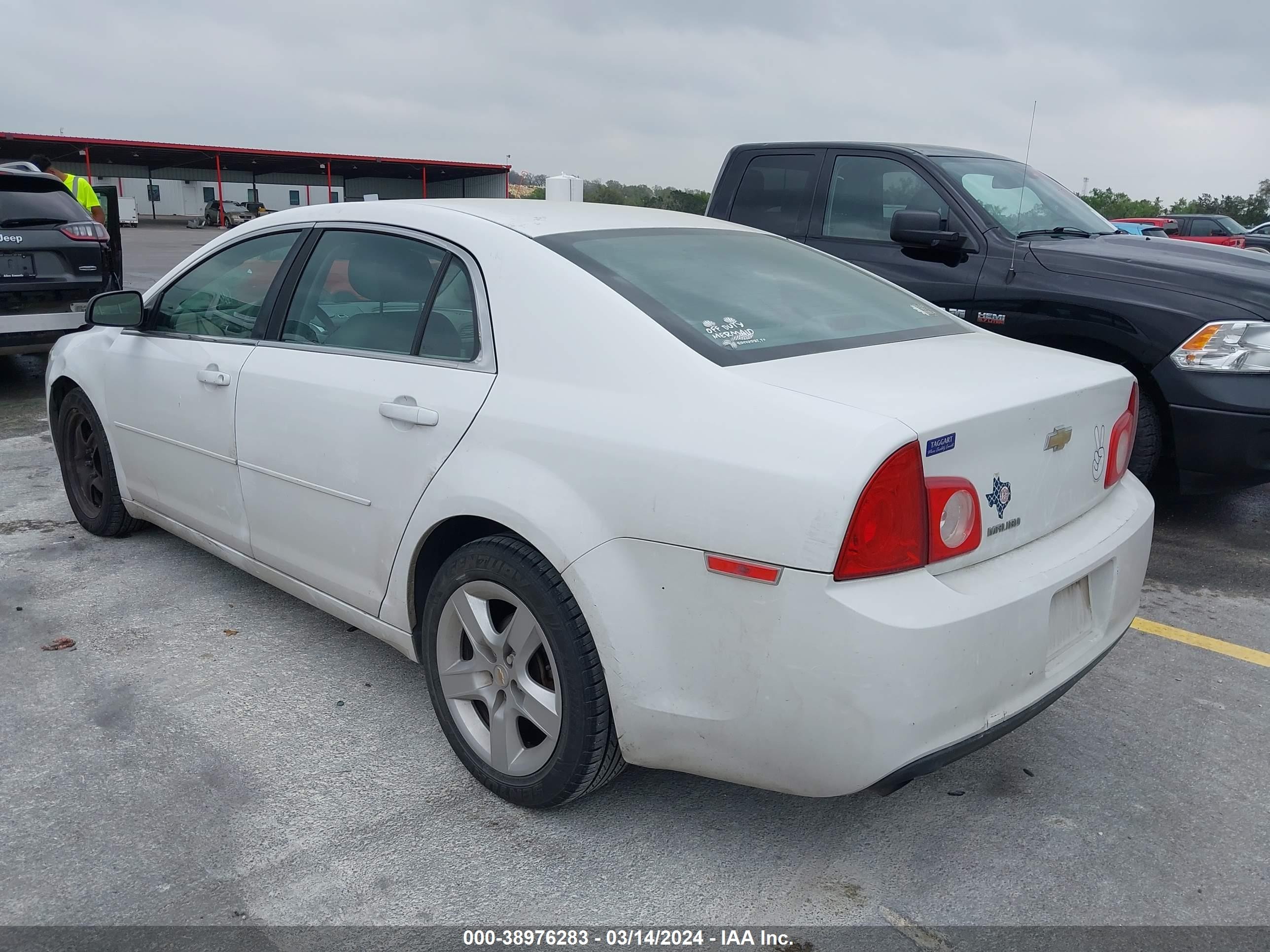 Photo 2 VIN: 1G1ZA5EU4CF390205 - CHEVROLET MALIBU 