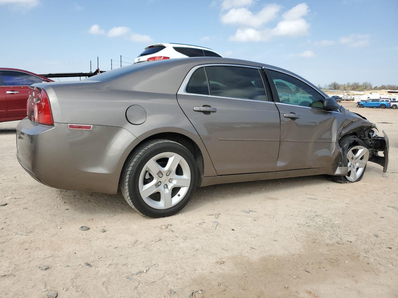 Photo 2 VIN: 1G1ZA5EUXBF185647 - CHEVROLET MALIBU 