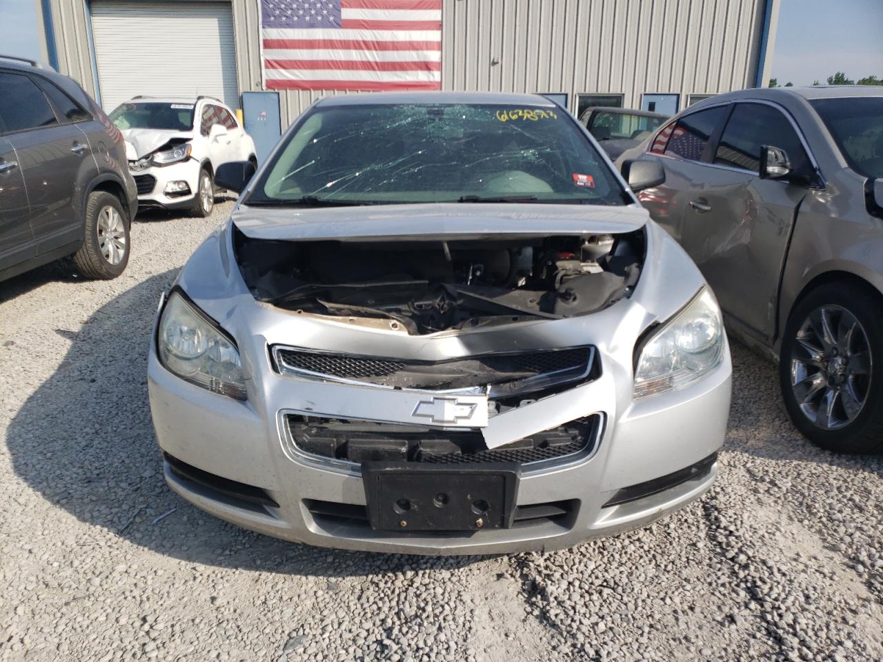 Photo 4 VIN: 1G1ZB5E01CF179909 - CHEVROLET MALIBU 