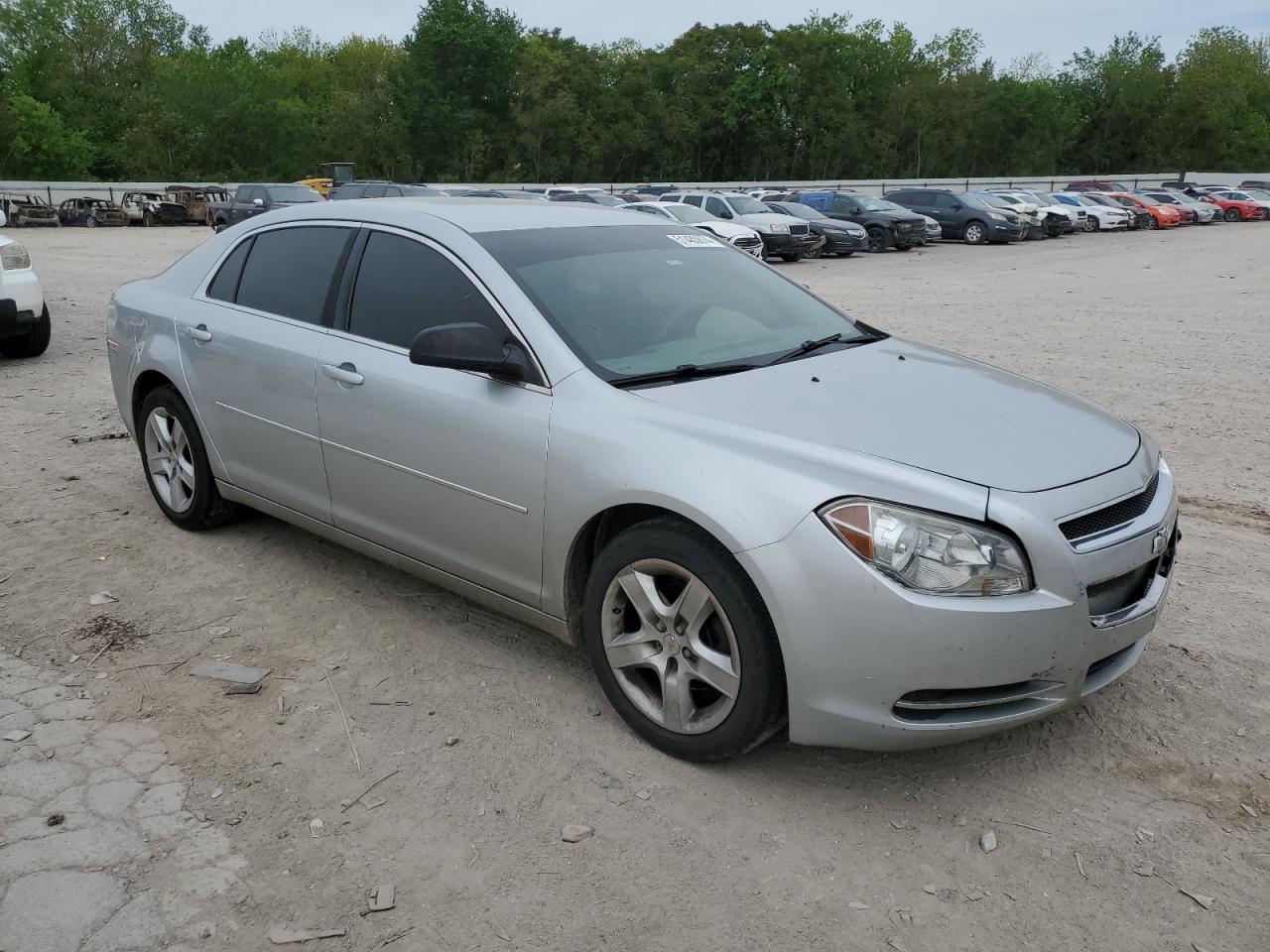 Photo 3 VIN: 1G1ZB5E04CF267983 - CHEVROLET MALIBU 